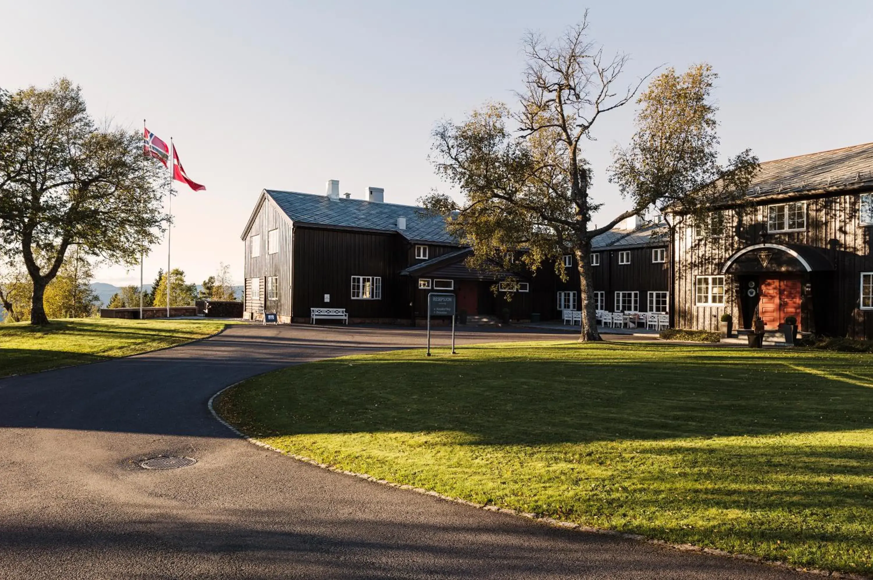 Facade/entrance in Lysebu Hotel Facade/entrance in Lysebu Hotel