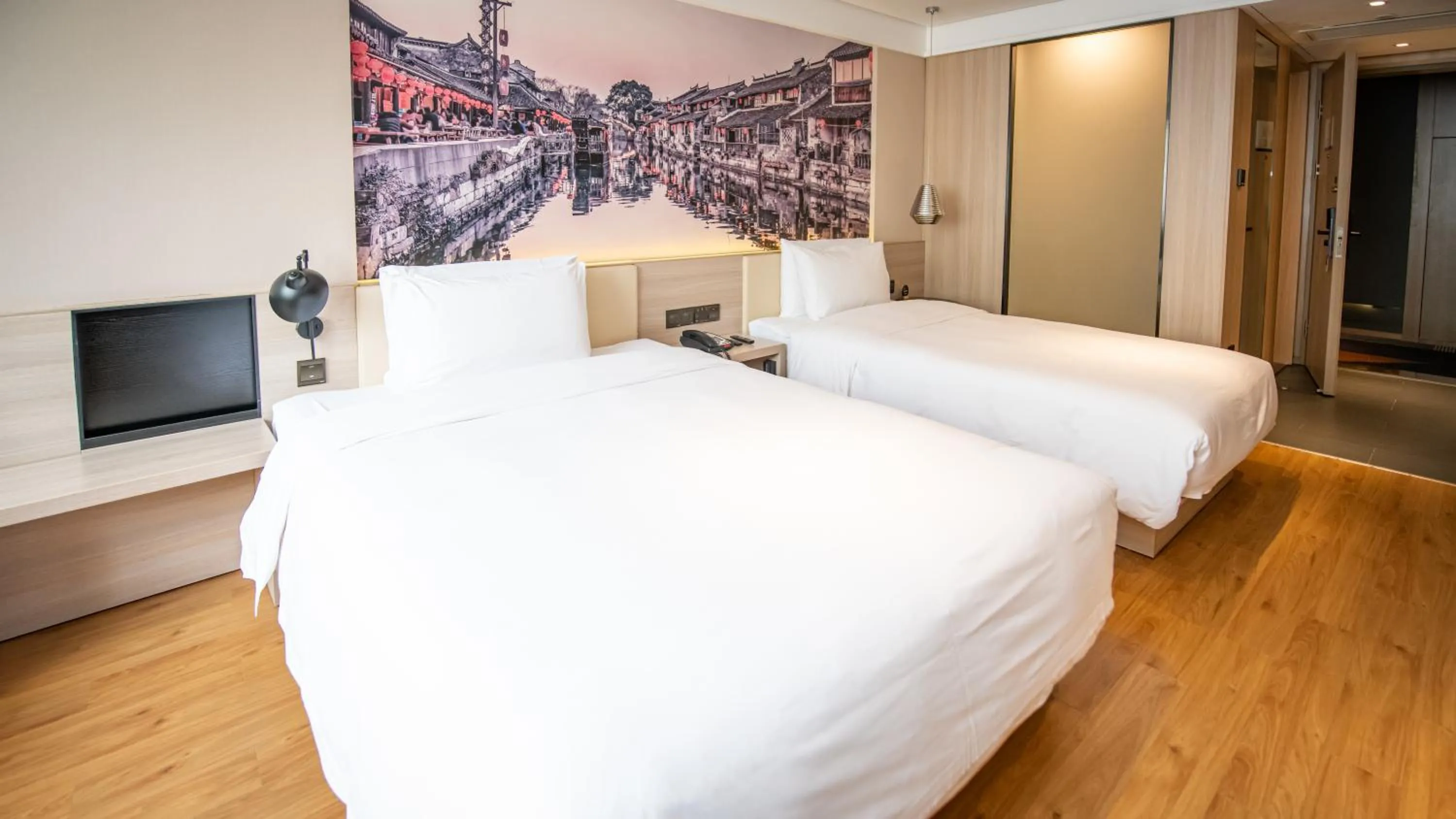 Photo of the whole room, Bed in Mercure Shanghai Pudong Zhangjiang Park