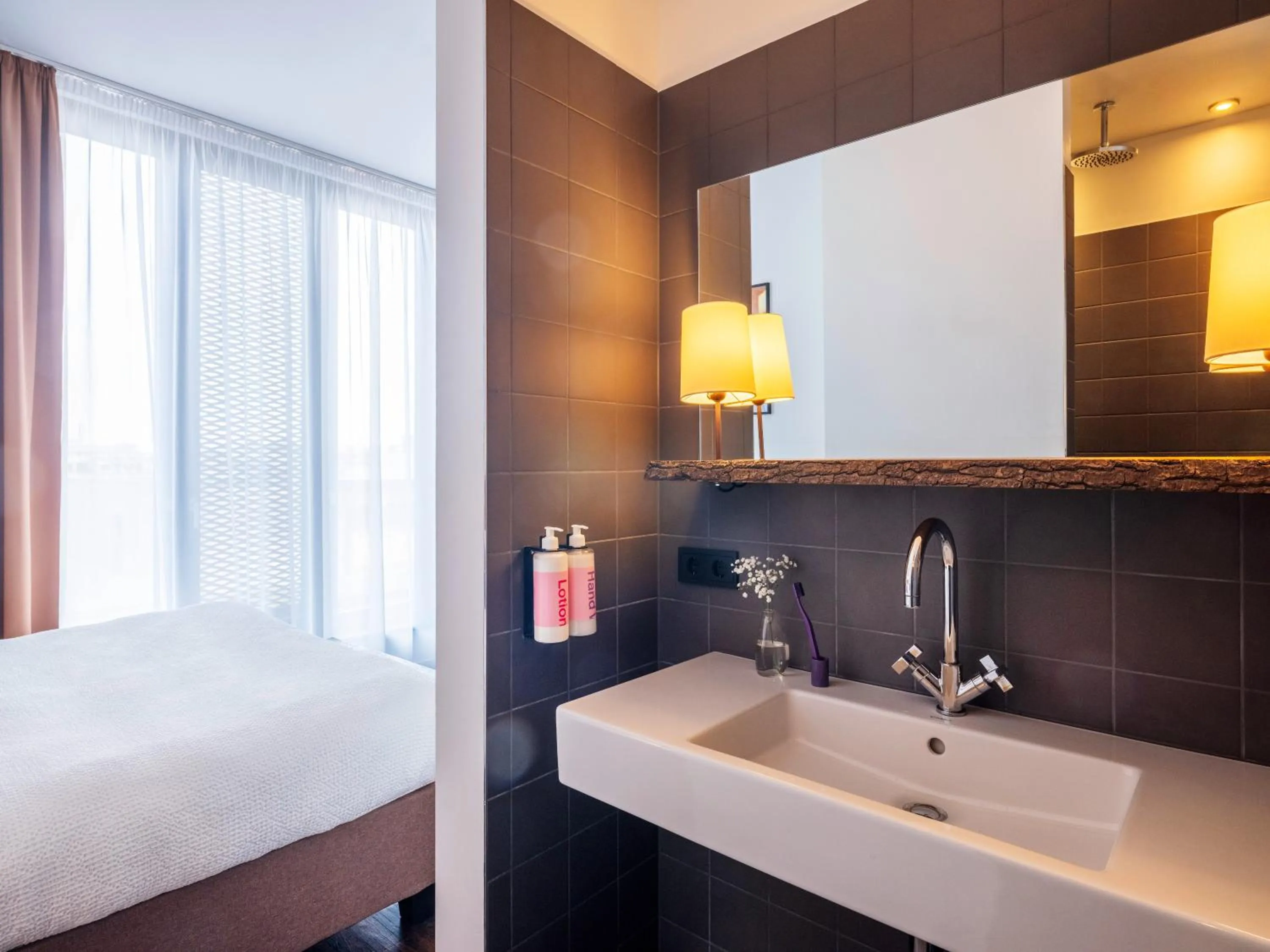 Bathroom in Numa Berlin Weinmeister