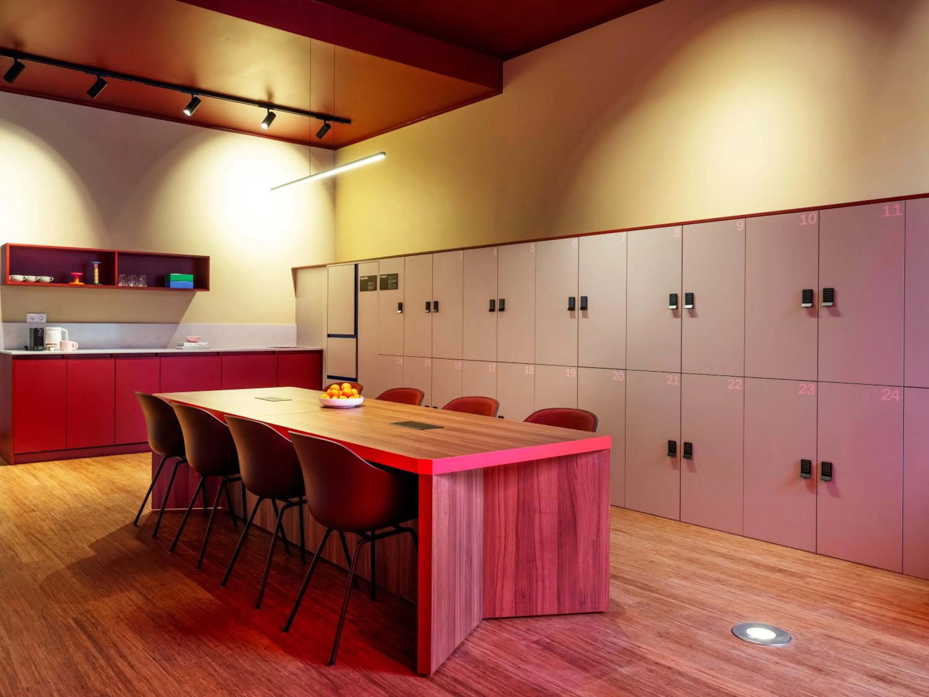 Communal kitchen in Numa Berlin Weinmeister