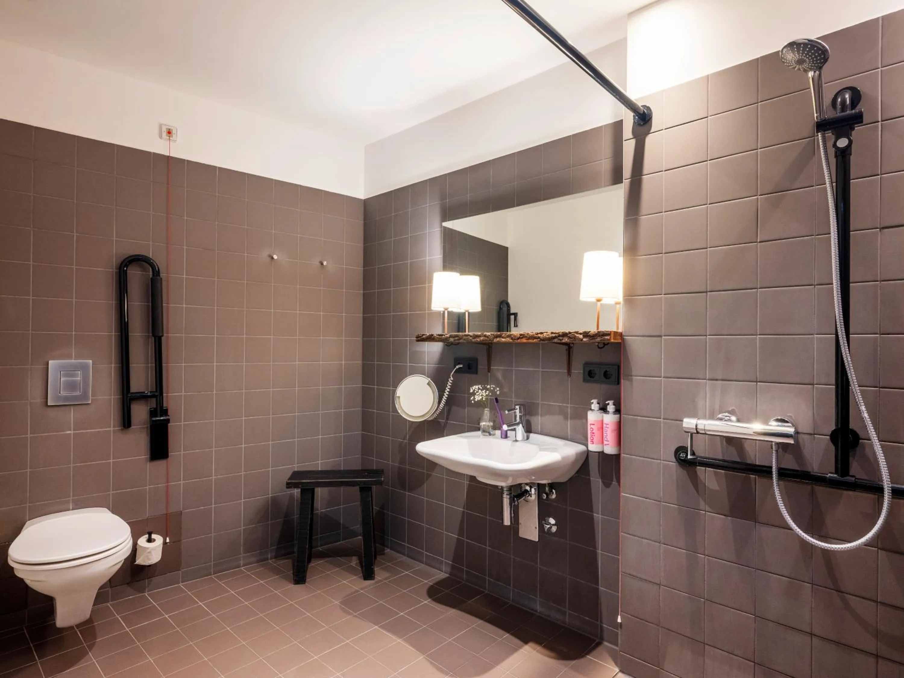 Shower in Numa Berlin Weinmeister