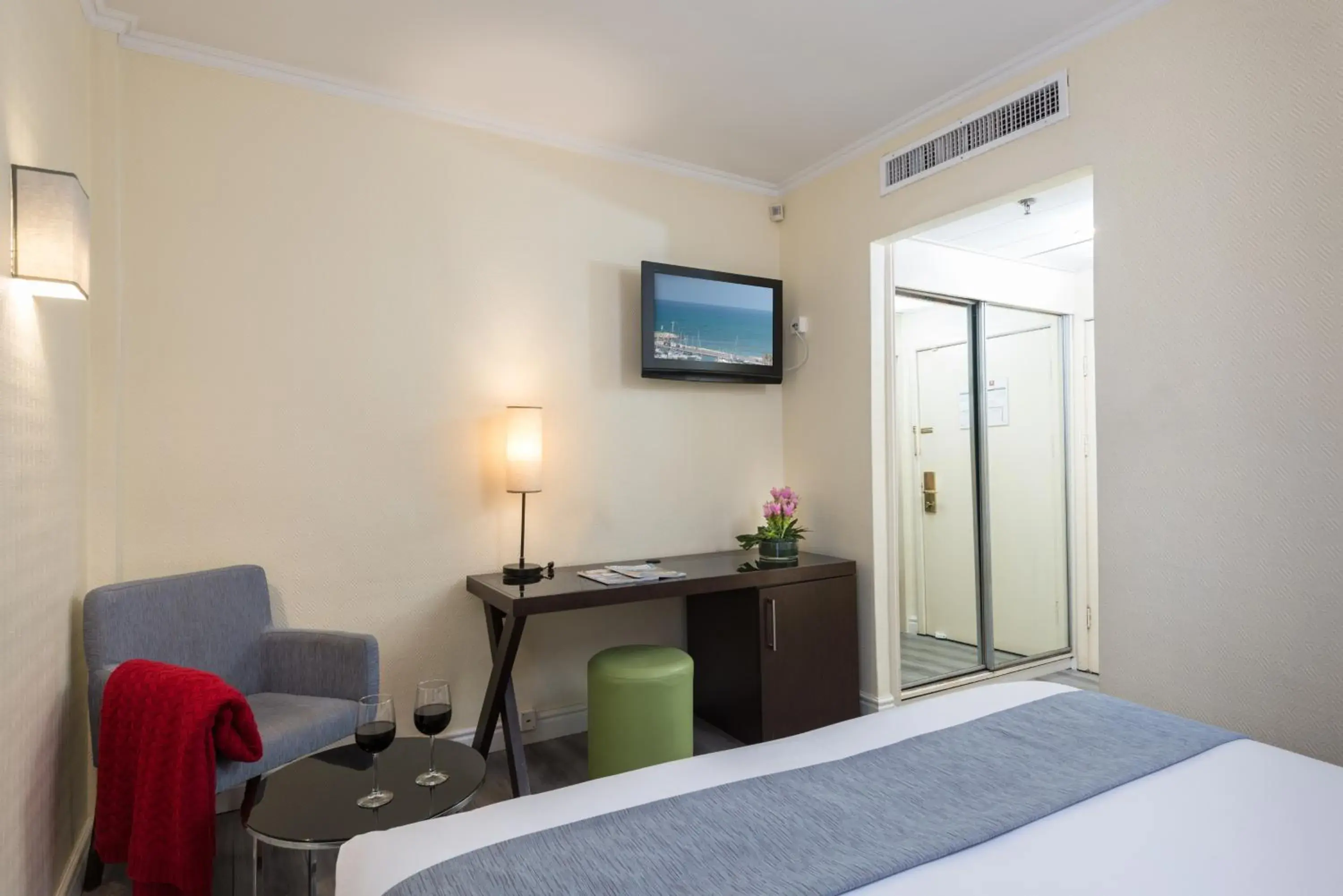 Comfort Room - single occupancy in Leonardo Beach Tel Aviv Comfort Room - single occupancy in Leonardo Beach Tel Aviv