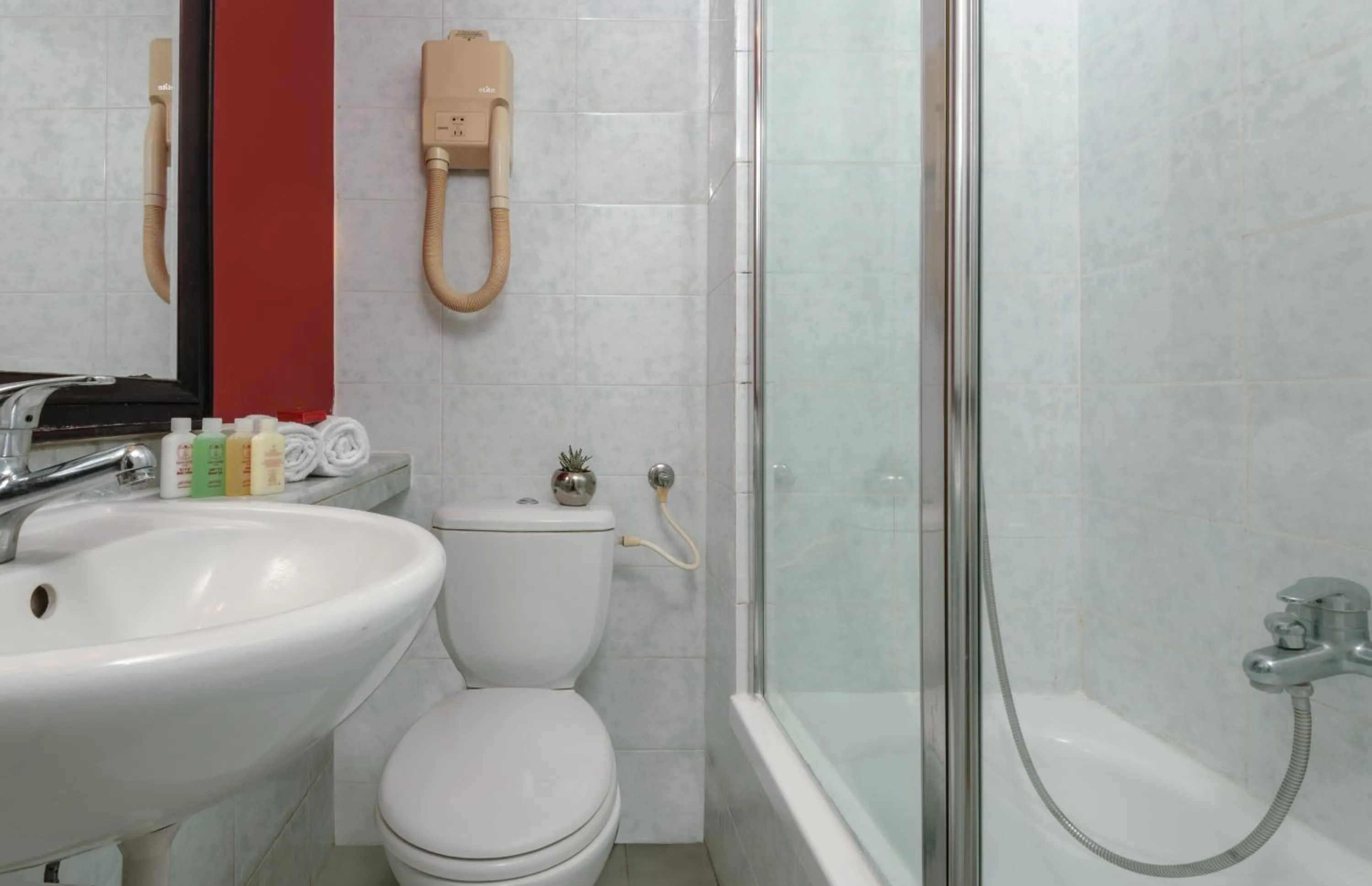 Bathroom in Leonardo Beach Tel Aviv