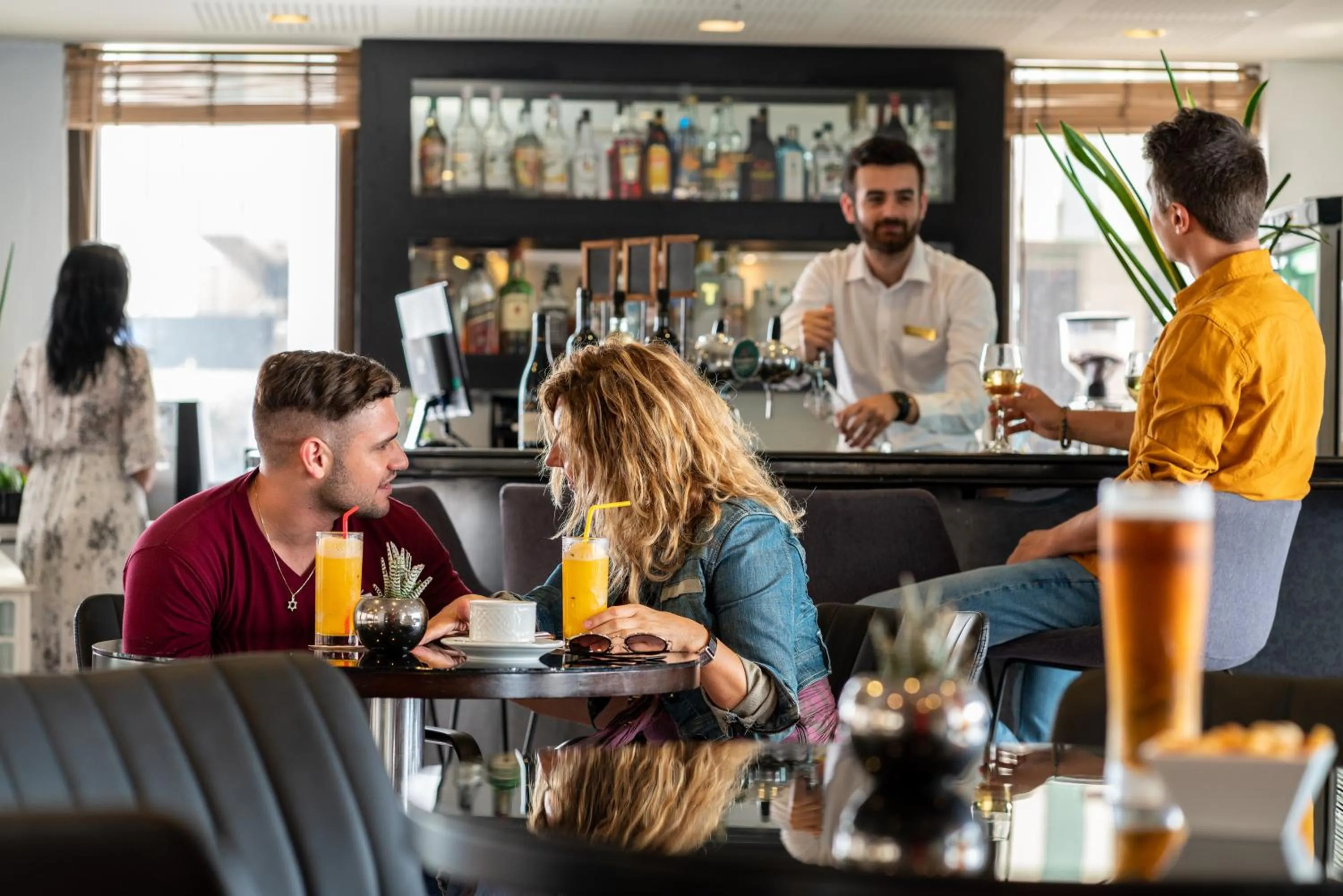 Lounge or bar in Leonardo Beach Tel Aviv