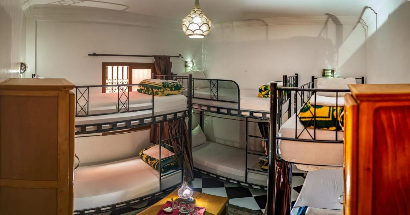 Property building, Bed in Hostel Amour d'auberge