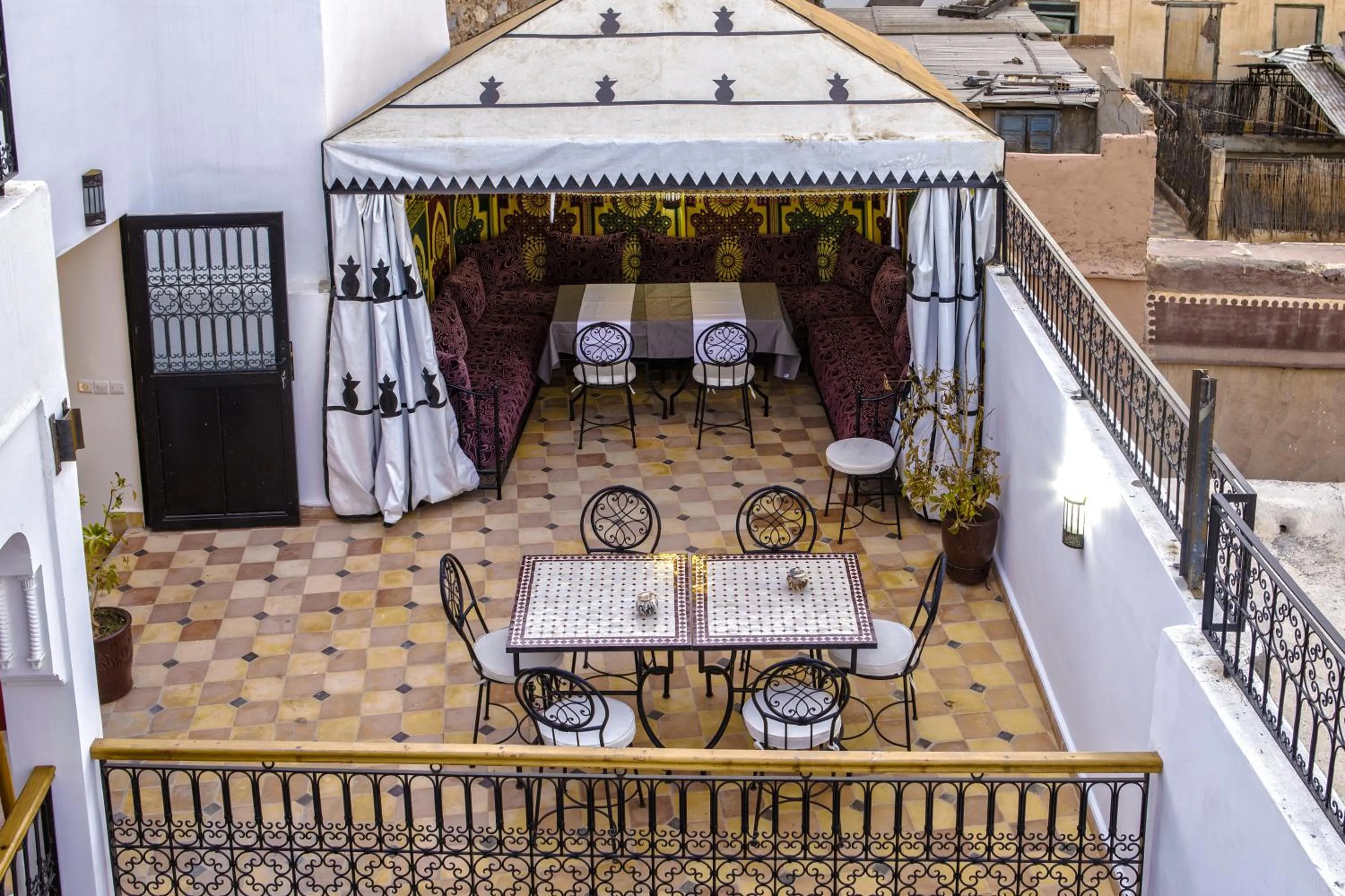 Patio in Hostel Amour d'auberge