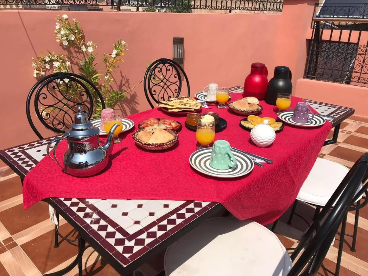 Patio in Hostel Amour d'auberge