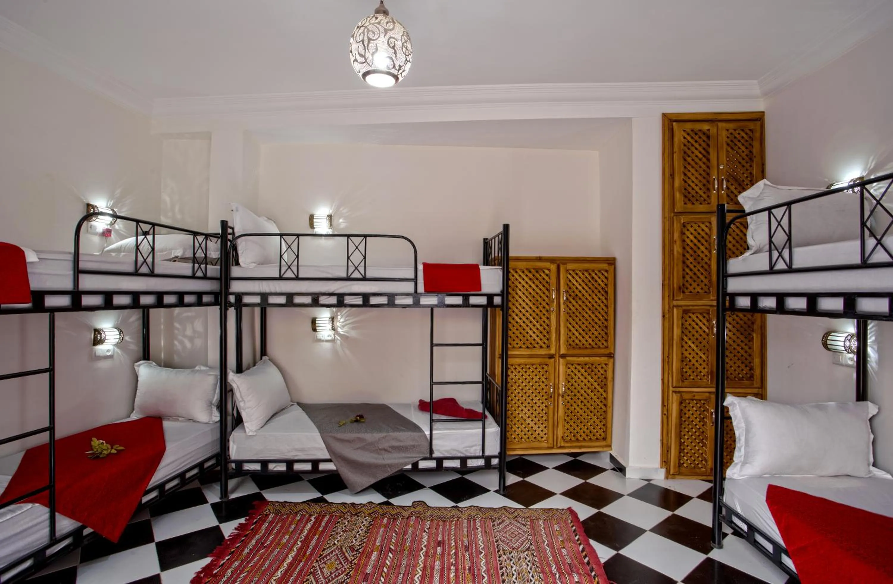 Staff, Bed in Hostel Amour d'auberge