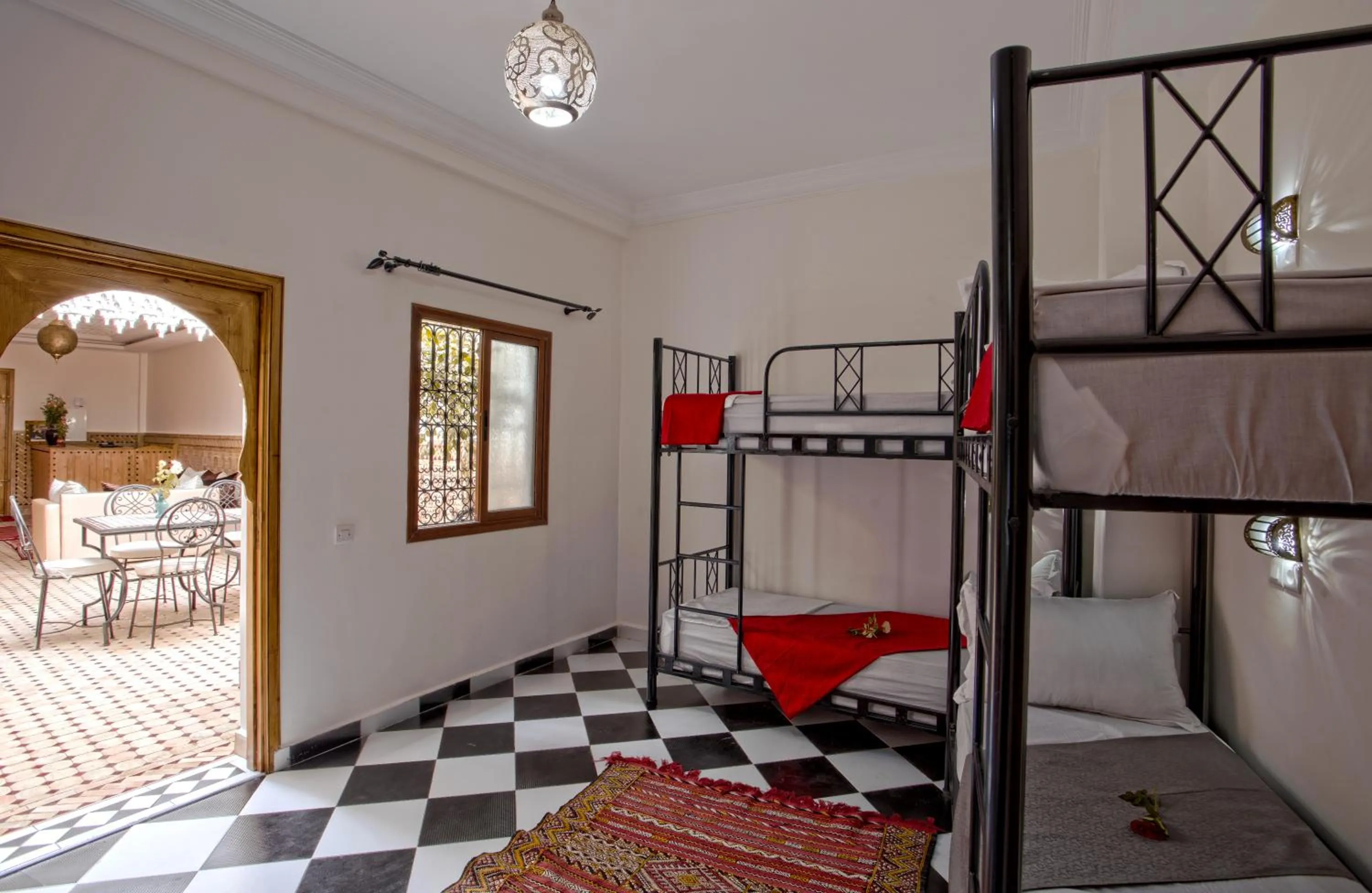 Staff, Bed in Hostel Amour d'auberge