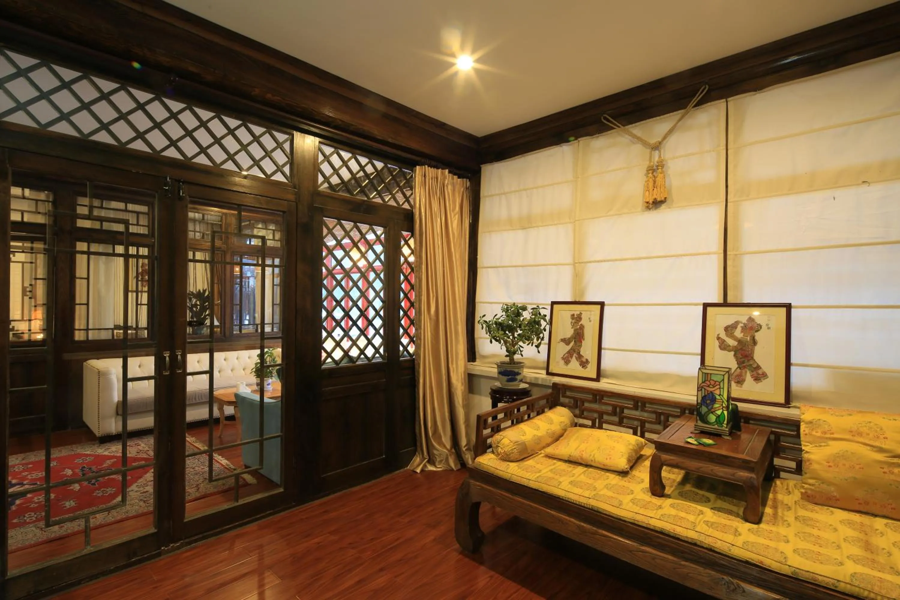 Decorative detail in The Great Wall Courtyard Hostel