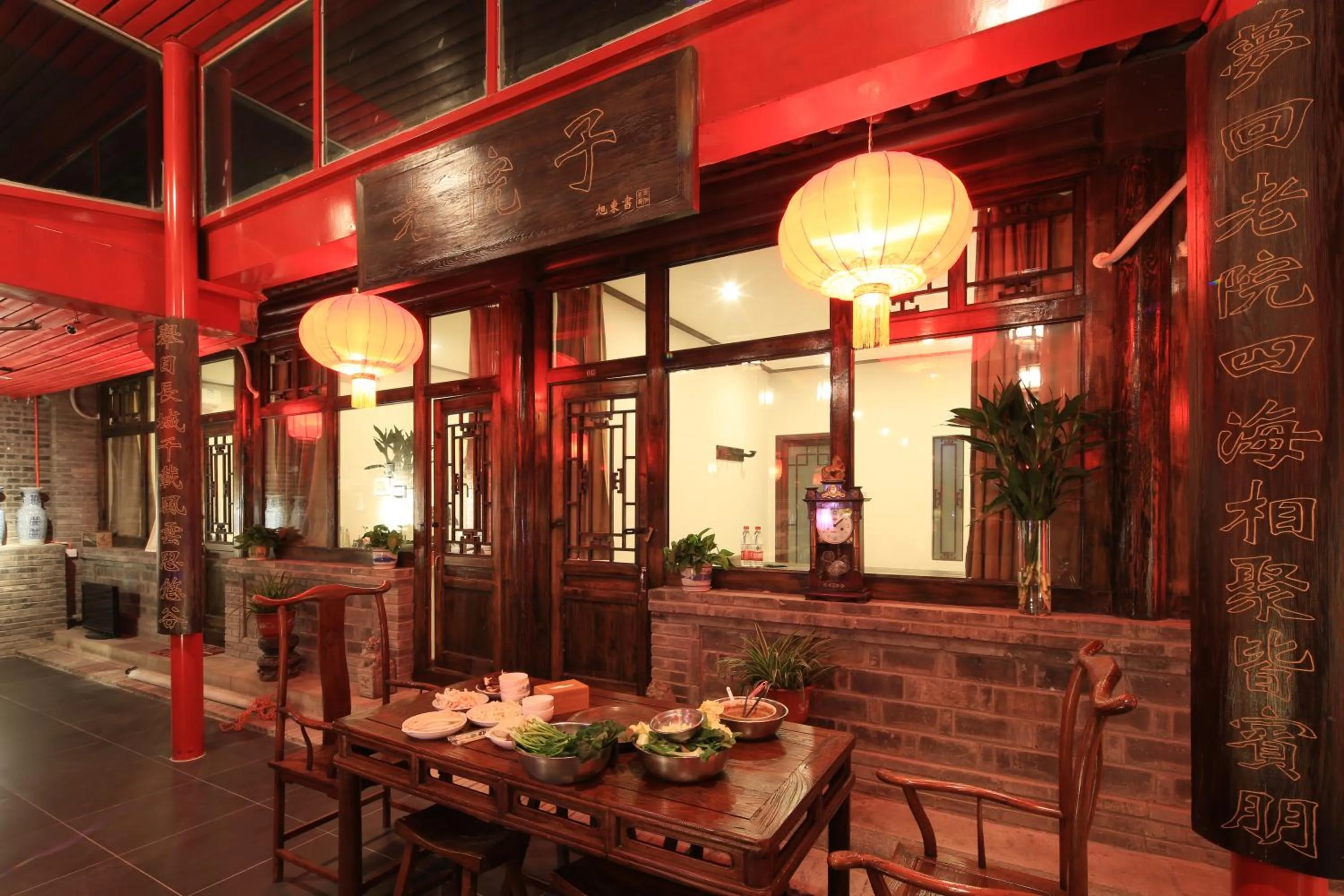 Restaurant/places to eat in The Great Wall Courtyard Hostel