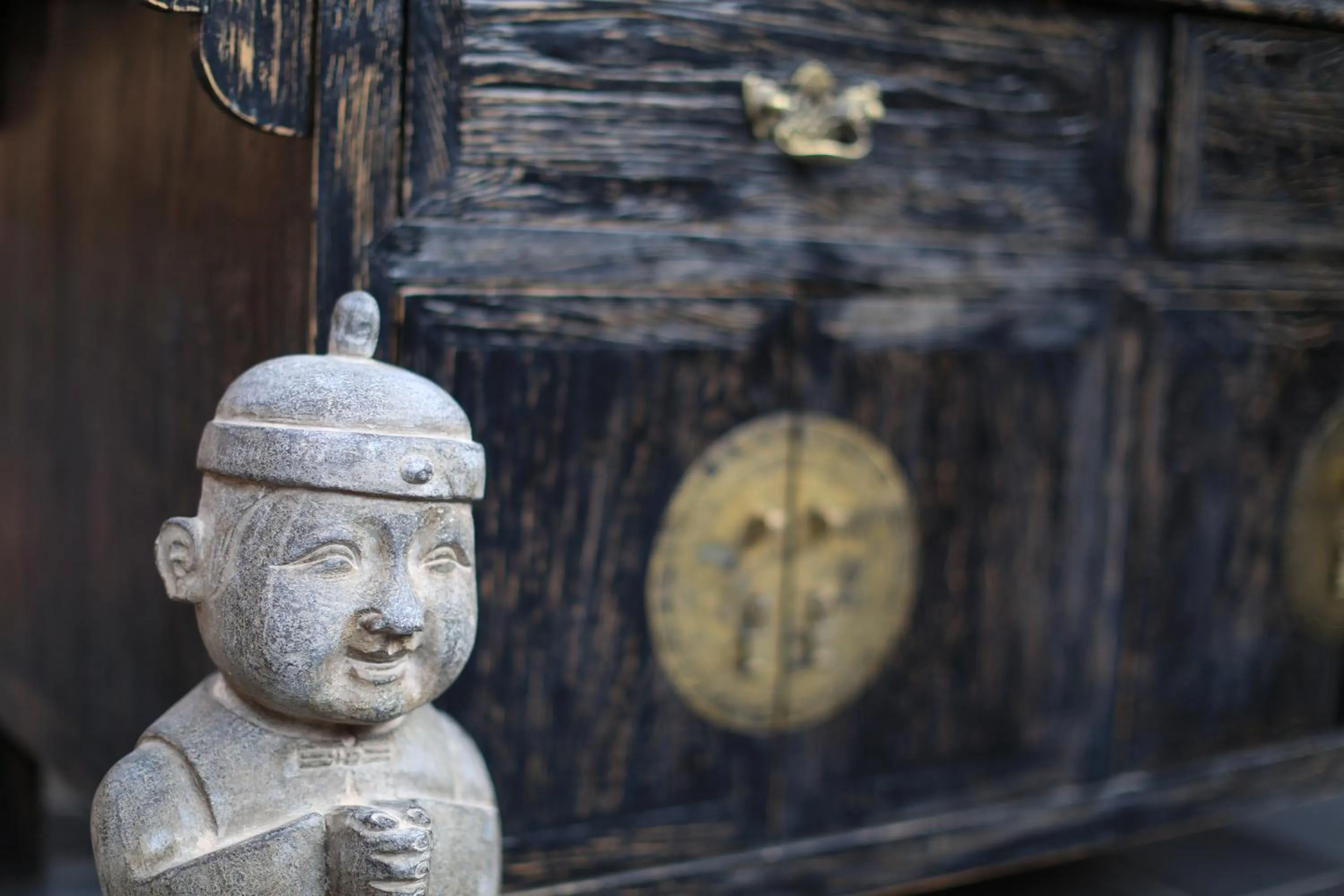 Decorative detail in The Great Wall Courtyard Hostel