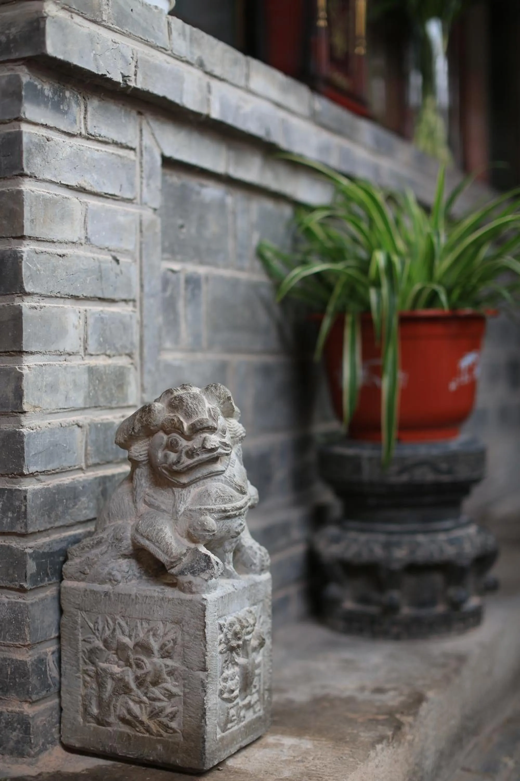 Decorative detail in The Great Wall Courtyard Hostel