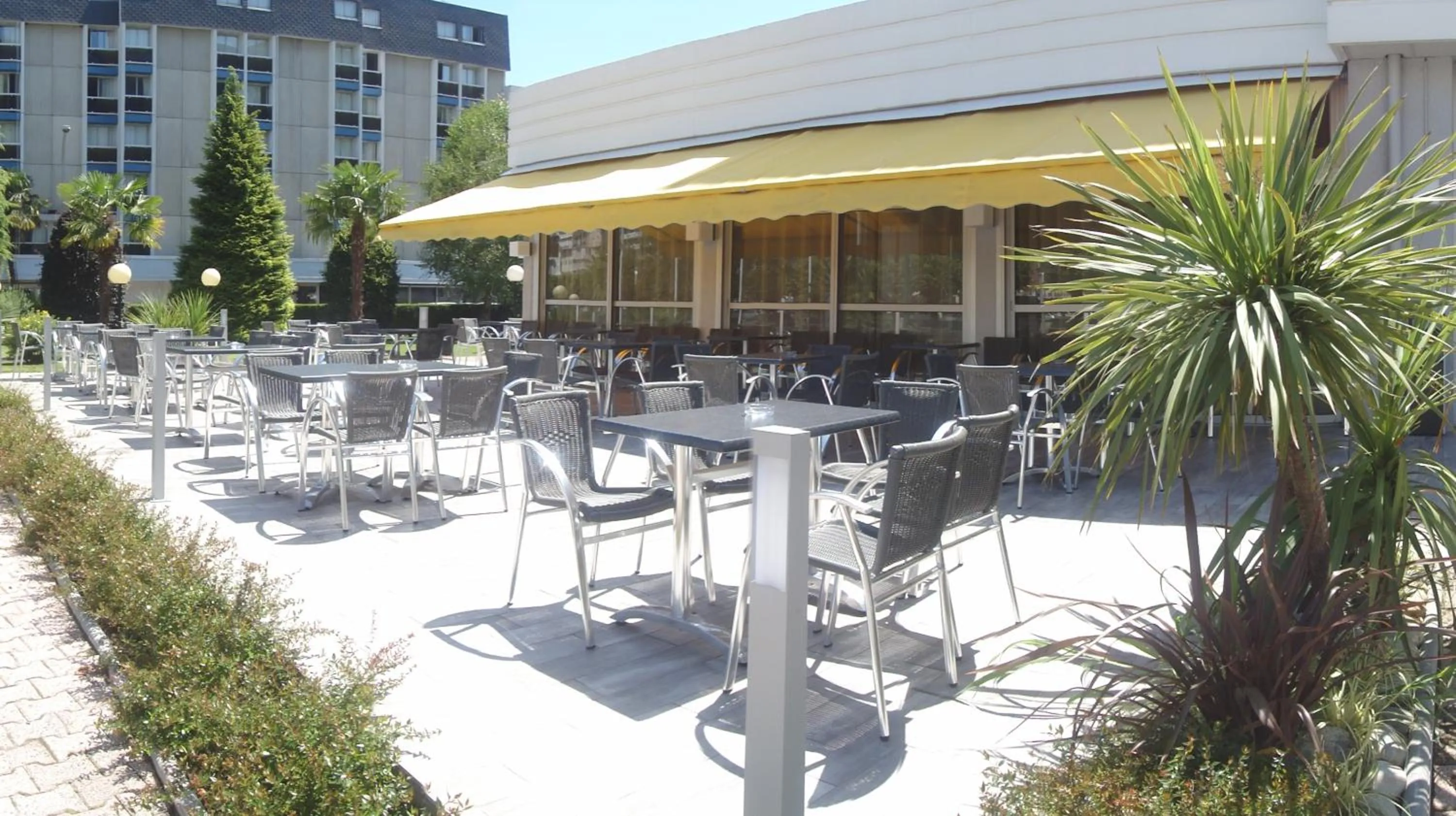 Patio in Hôtel Alba