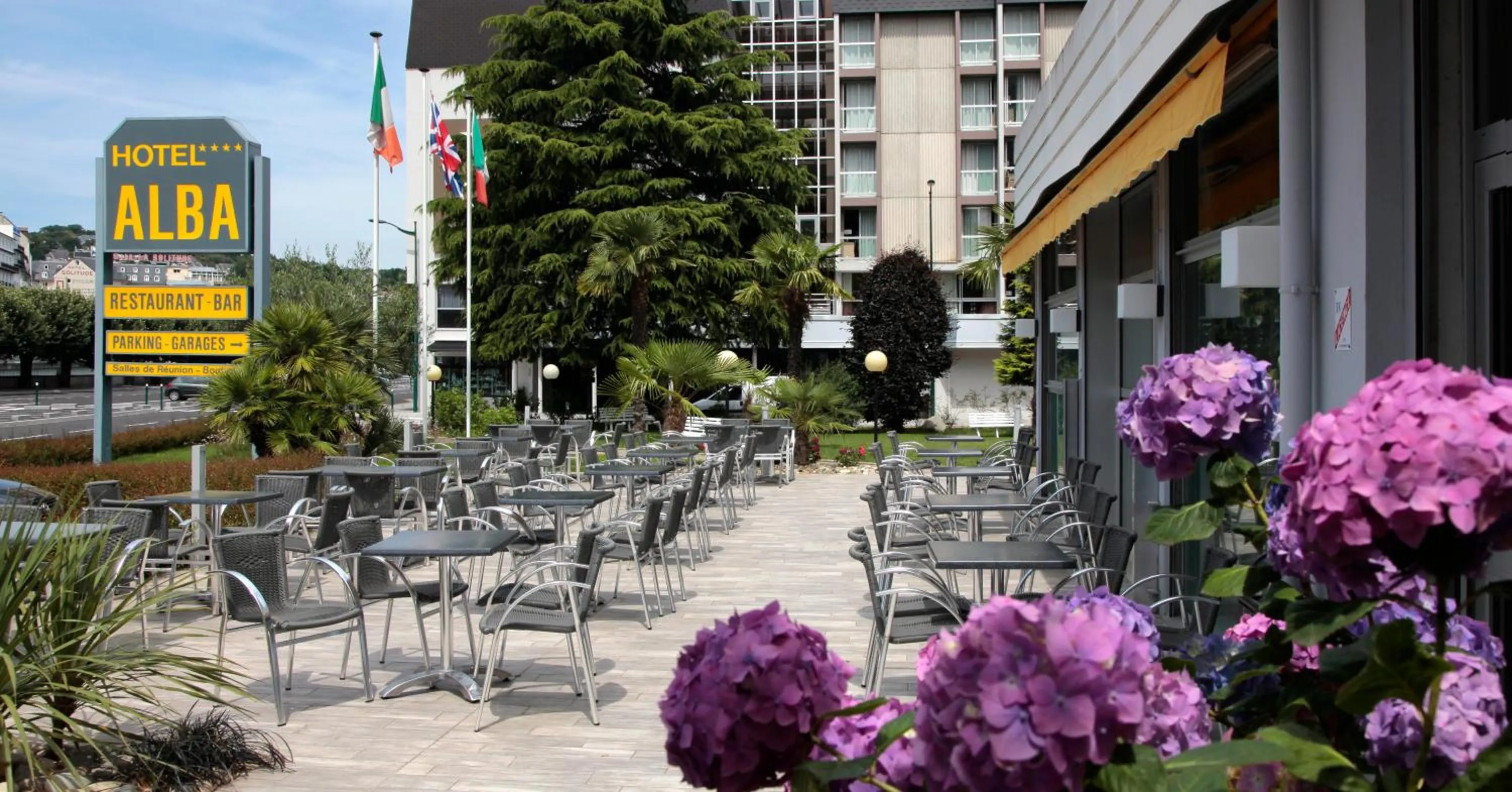 Patio in Hôtel Alba