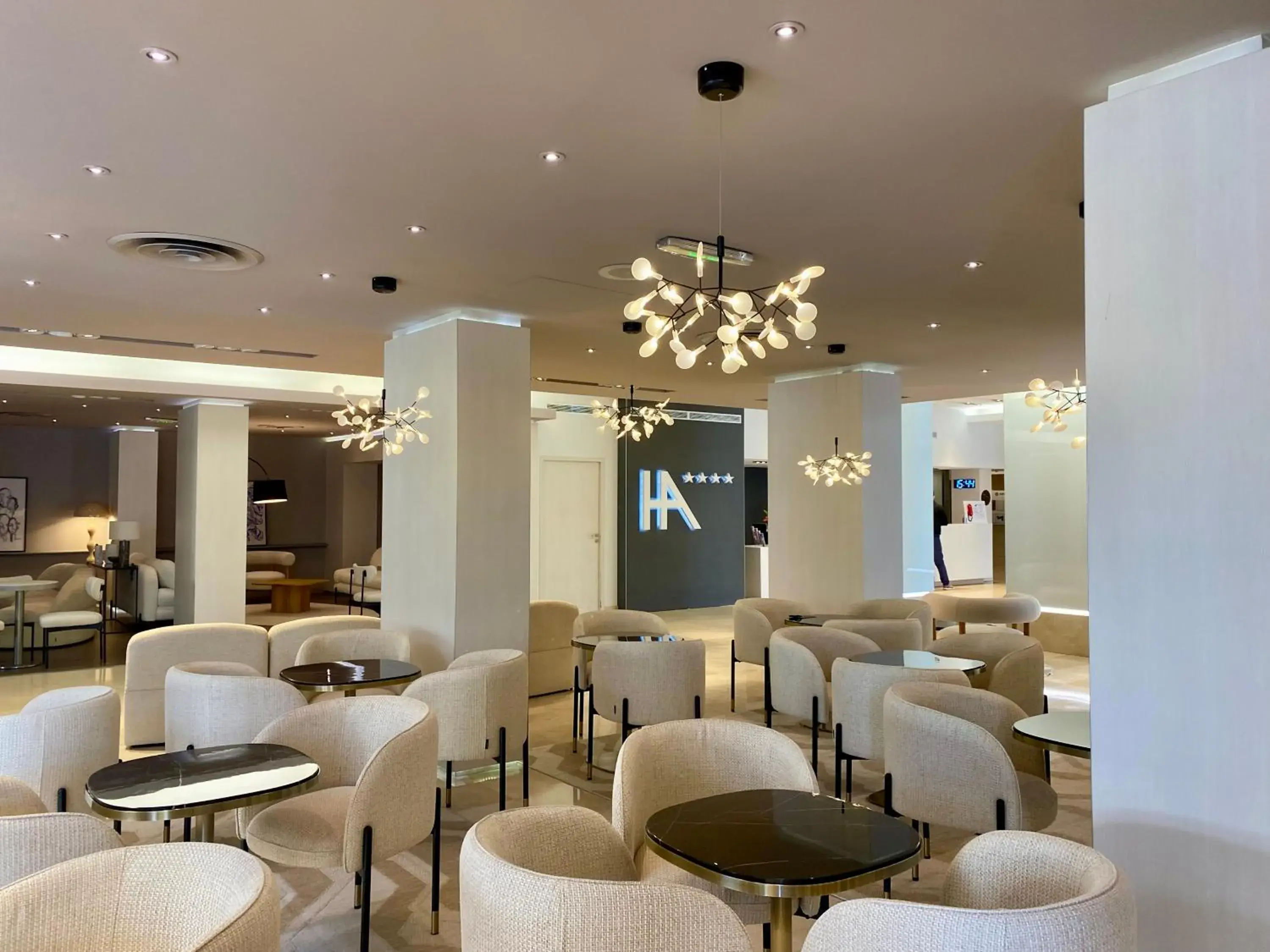 Lounge or bar in Hôtel Alba Lounge or bar in Hôtel Alba