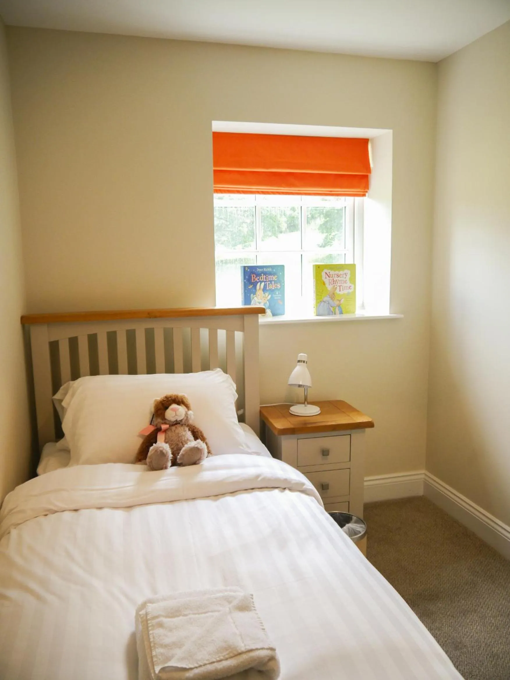 Bedroom, Bed in Waterfoot Park