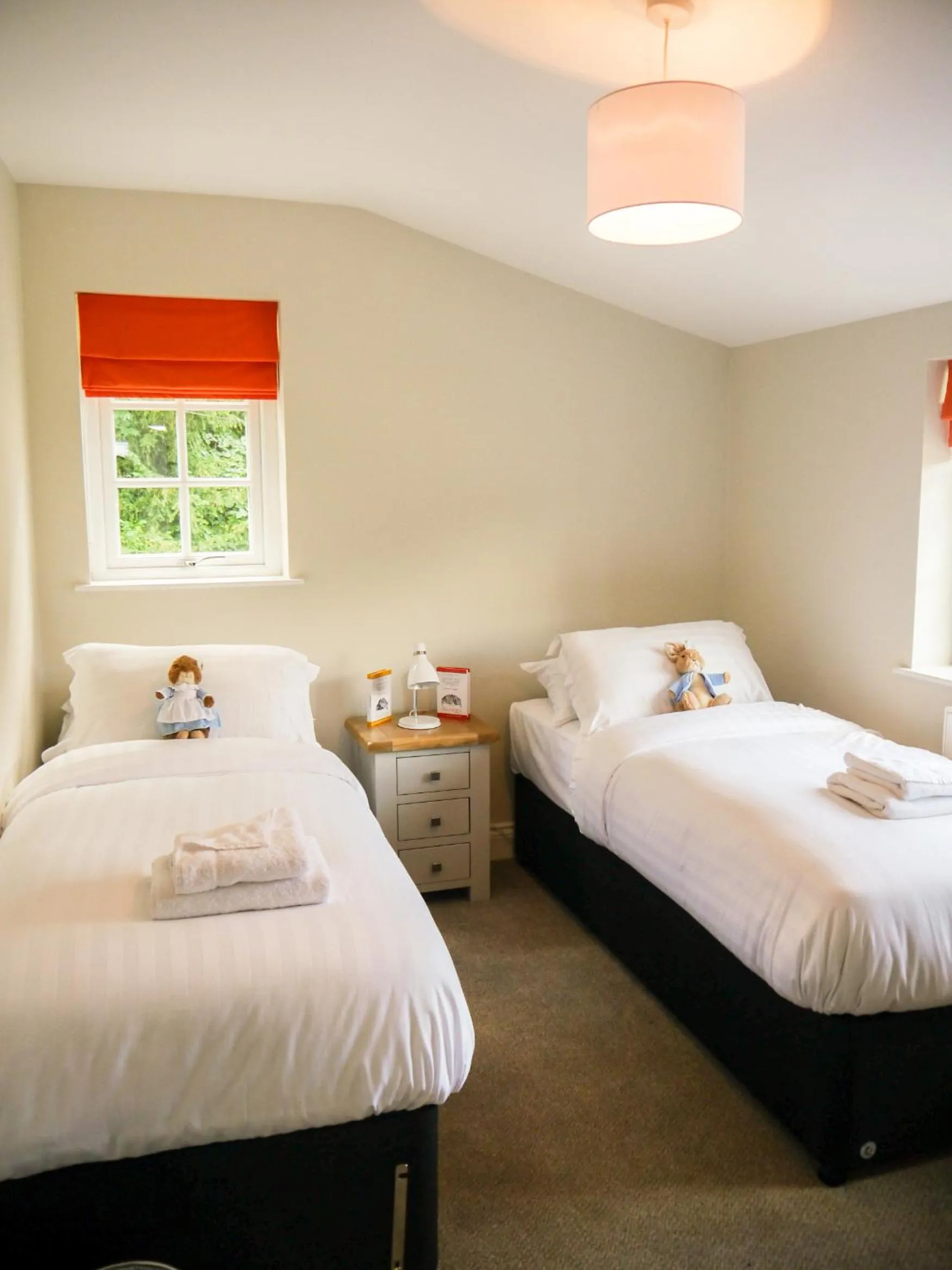 Bedroom, Bed in Waterfoot Park