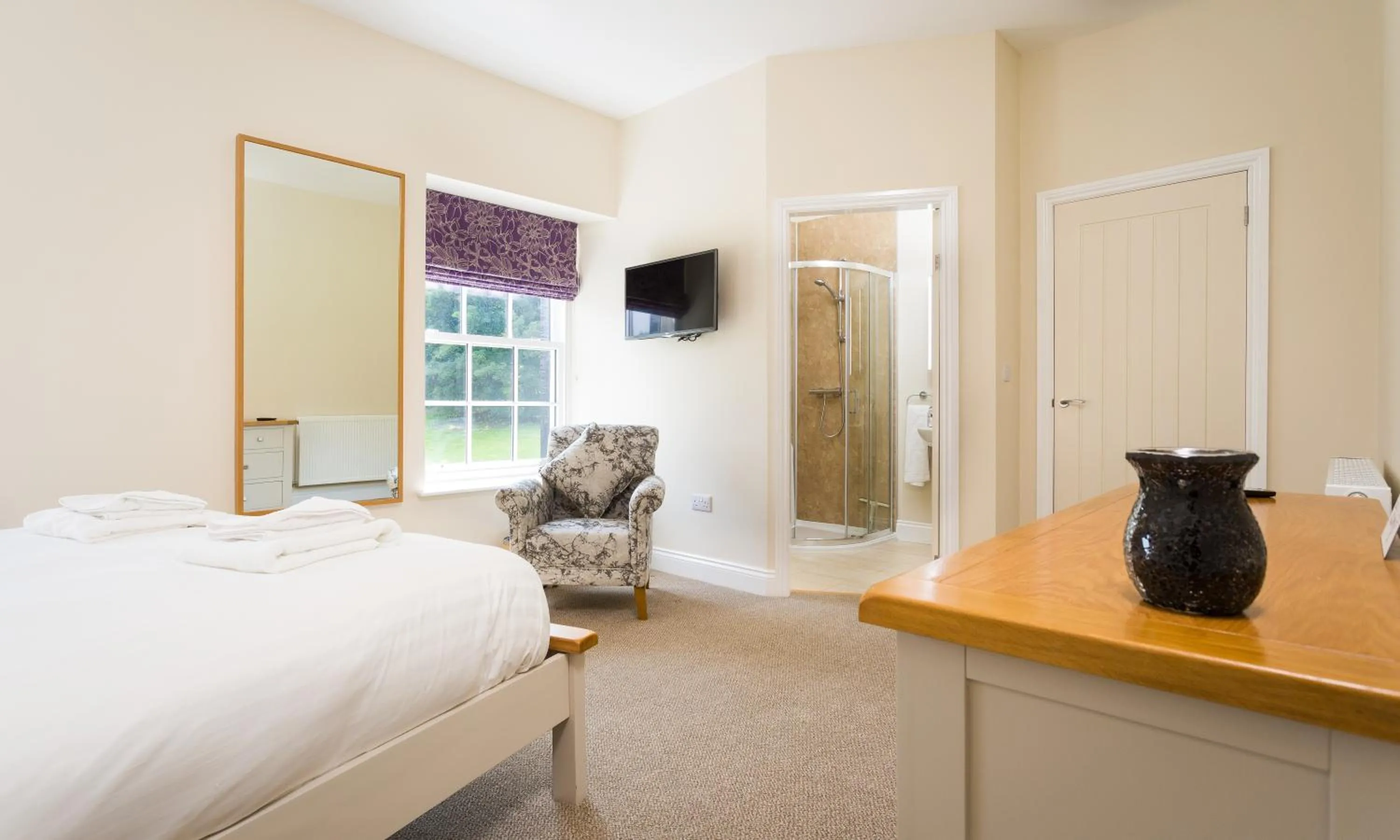 Bedroom, Bed in Waterfoot Park