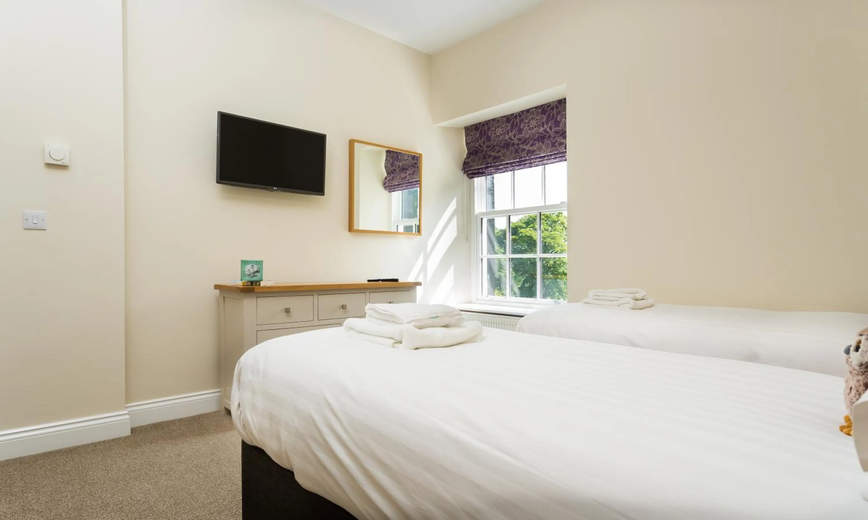 Bedroom, Bed in Waterfoot Park