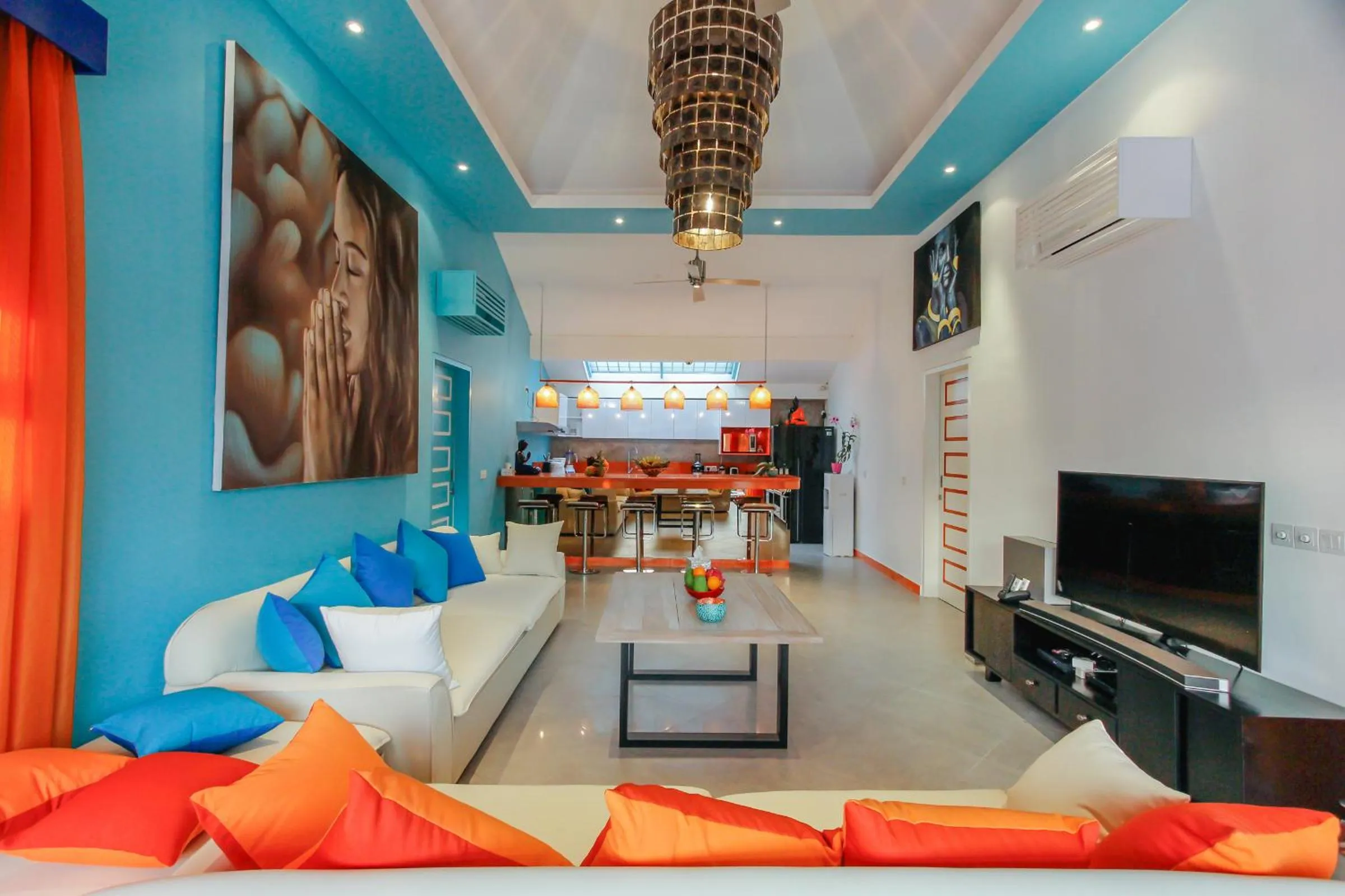 Communal lounge/ TV room in Villa Majorelle Bali