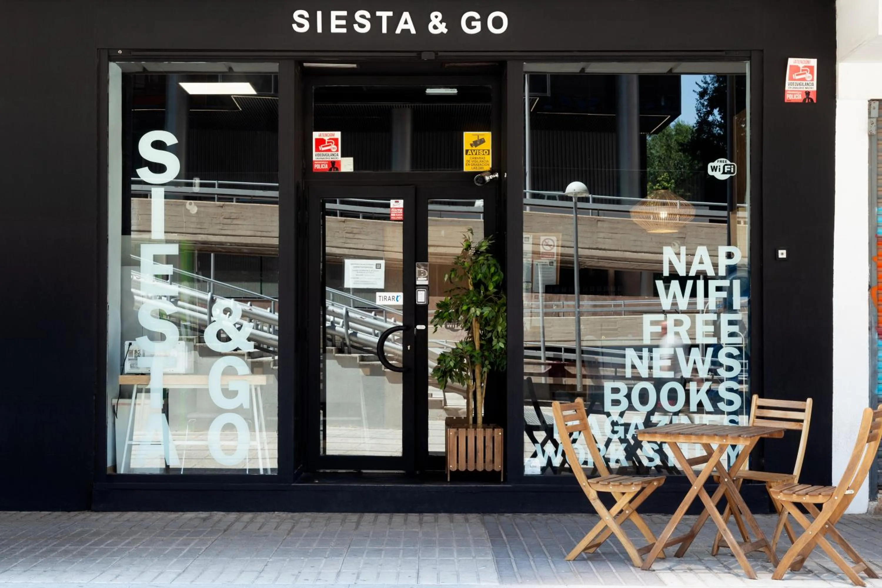 Property building in Hostal Siesta & Go Nuevos Ministerios