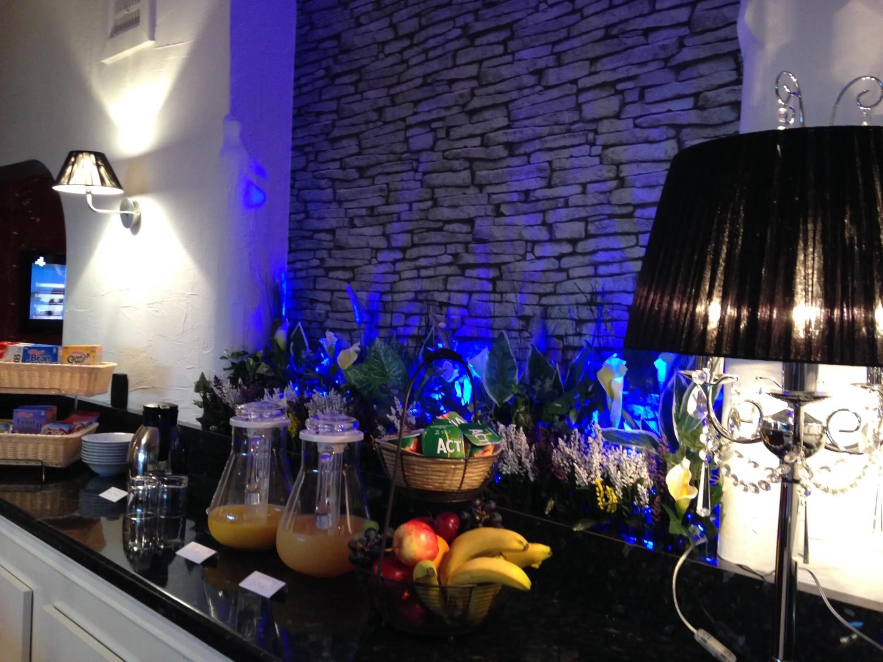 Food and drinks in Windsor Park Hotel