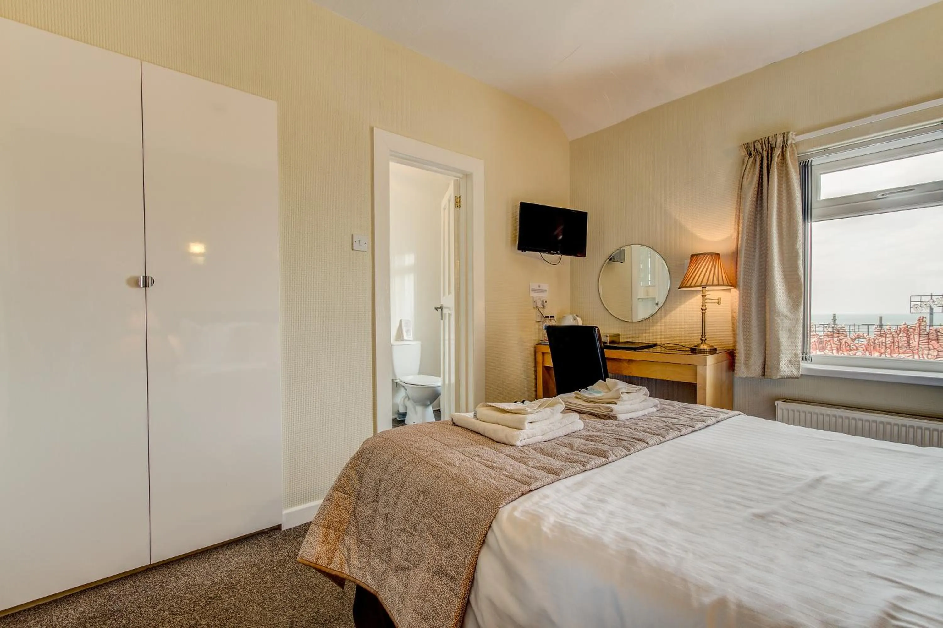 TV and multimedia, Bed in Windsor Park Hotel