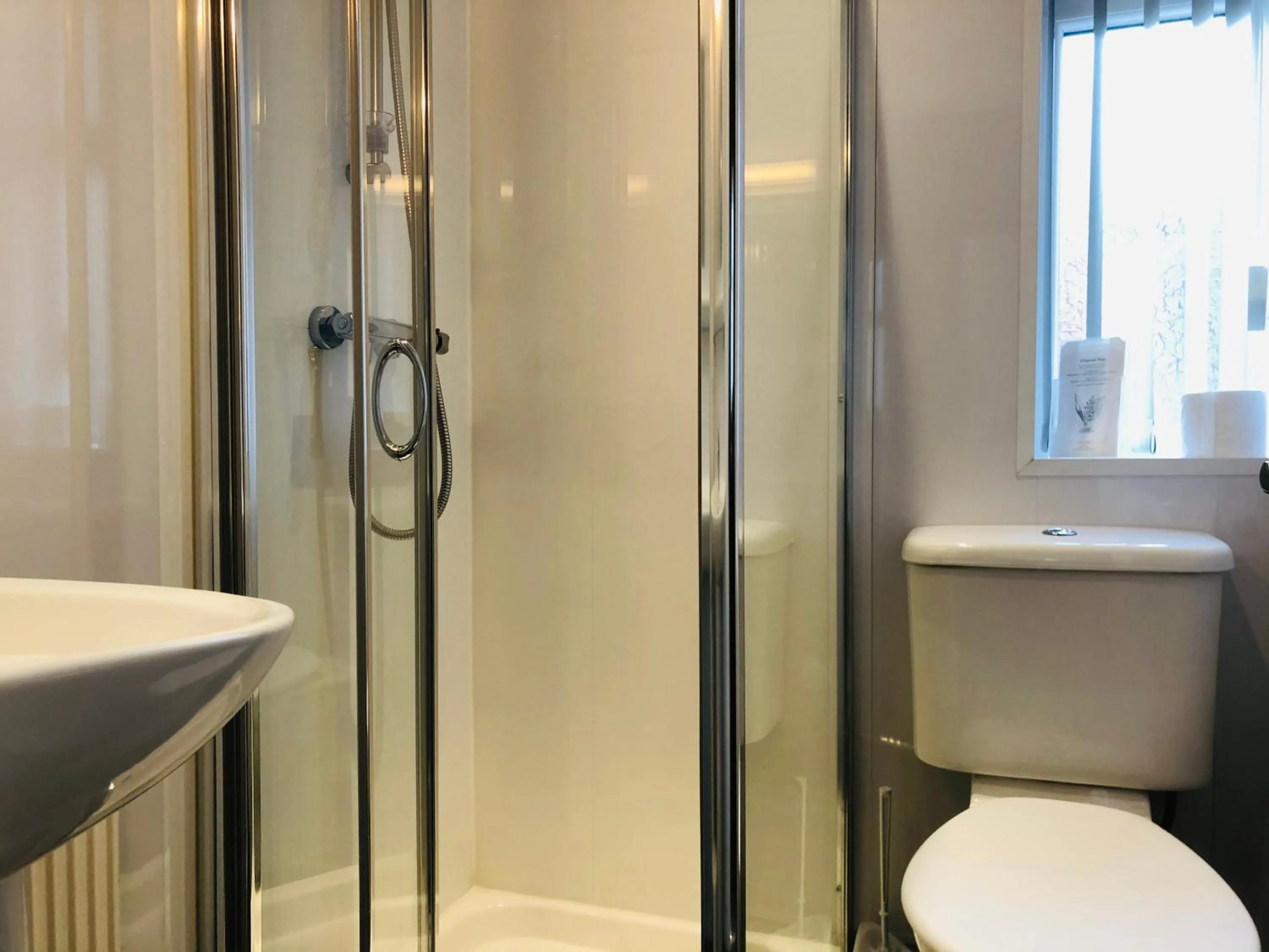 Shower in Windsor Park Hotel