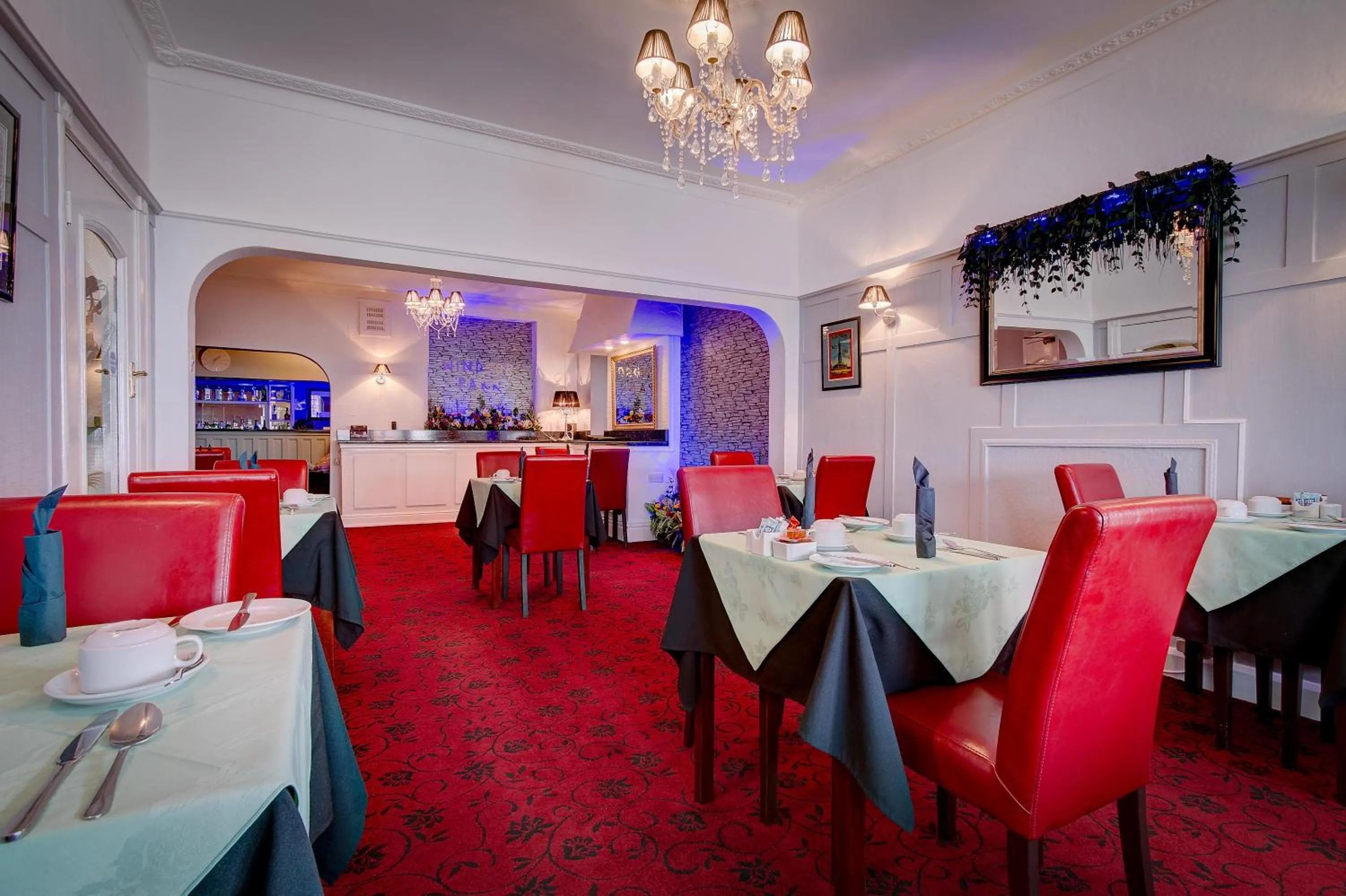 Restaurant/places to eat in Windsor Park Hotel