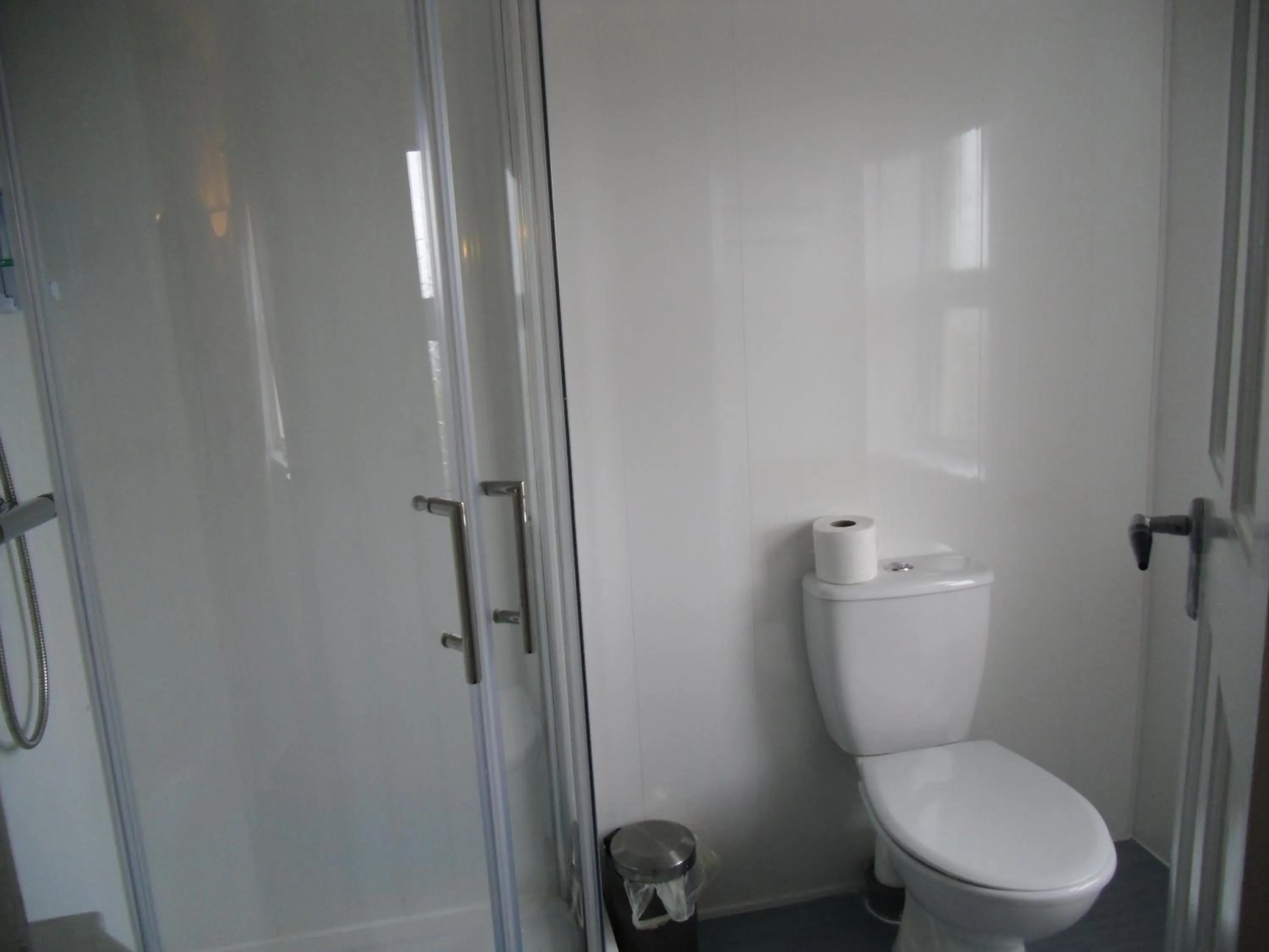 Toilet in Windsor Park Hotel