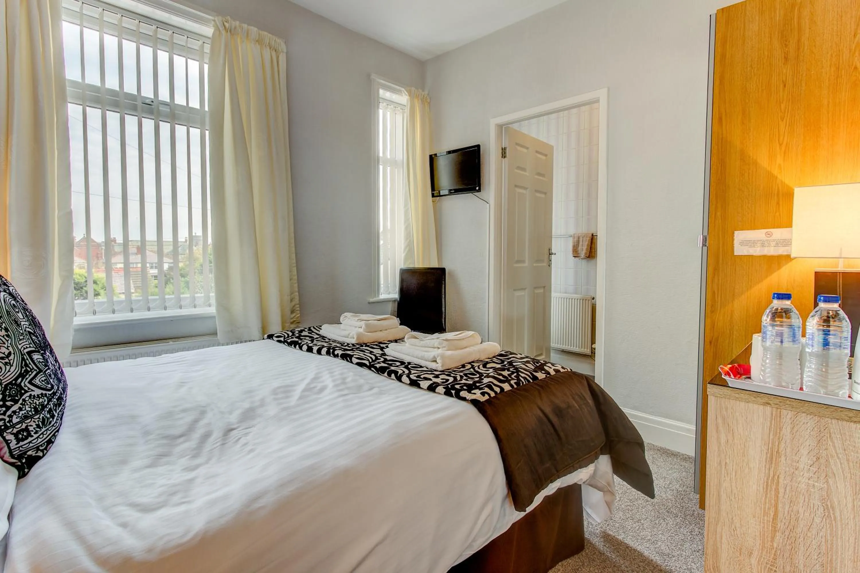 Photo of the whole room, Bed in Windsor Park Hotel