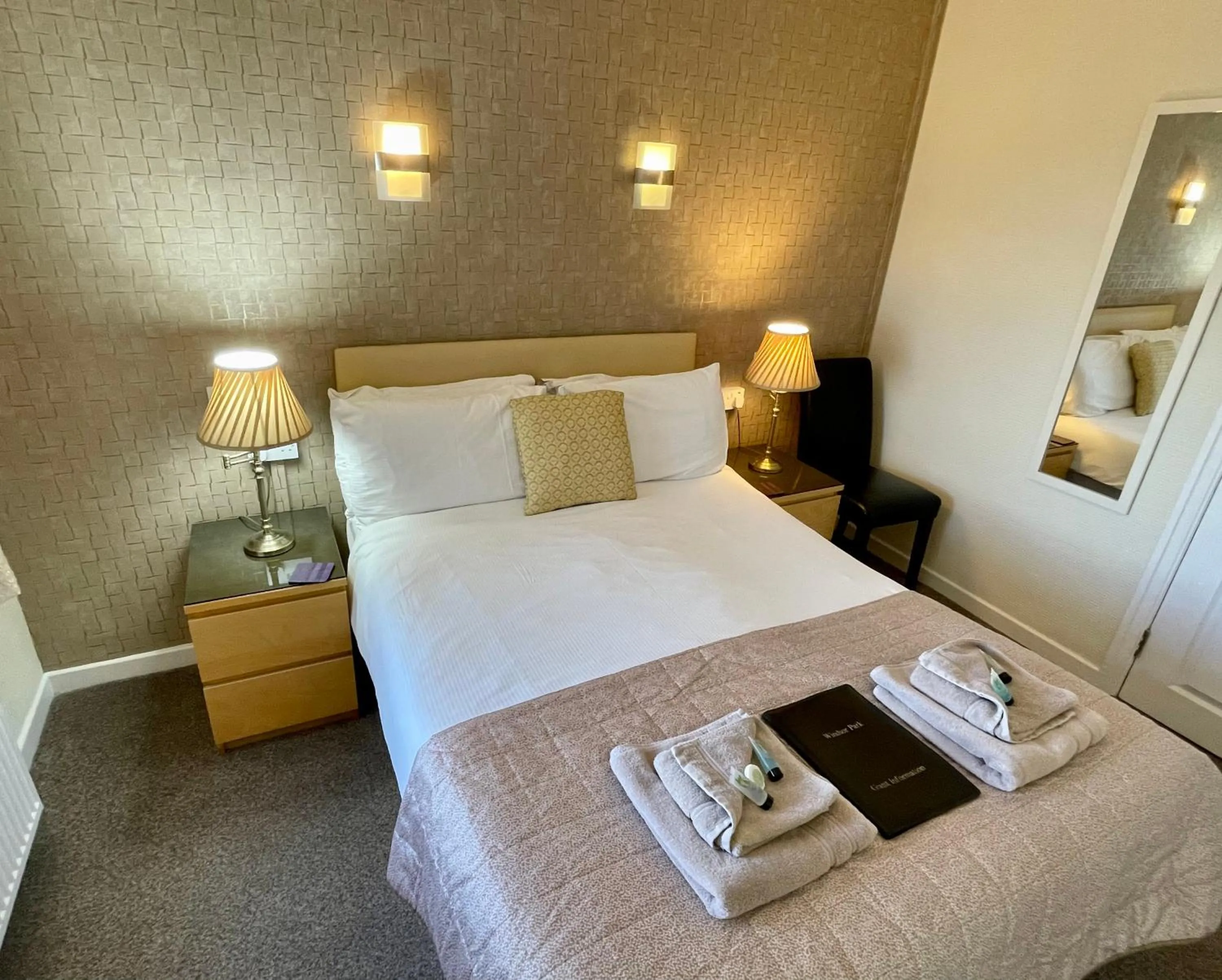 Photo of the whole room, Bed in Windsor Park Hotel