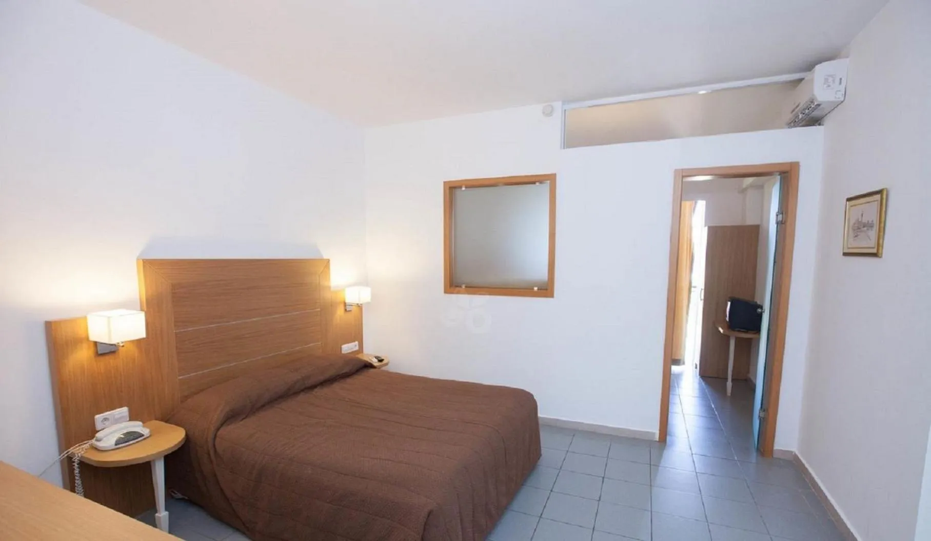 Decorative detail, Bed in Sun Palace Hotel