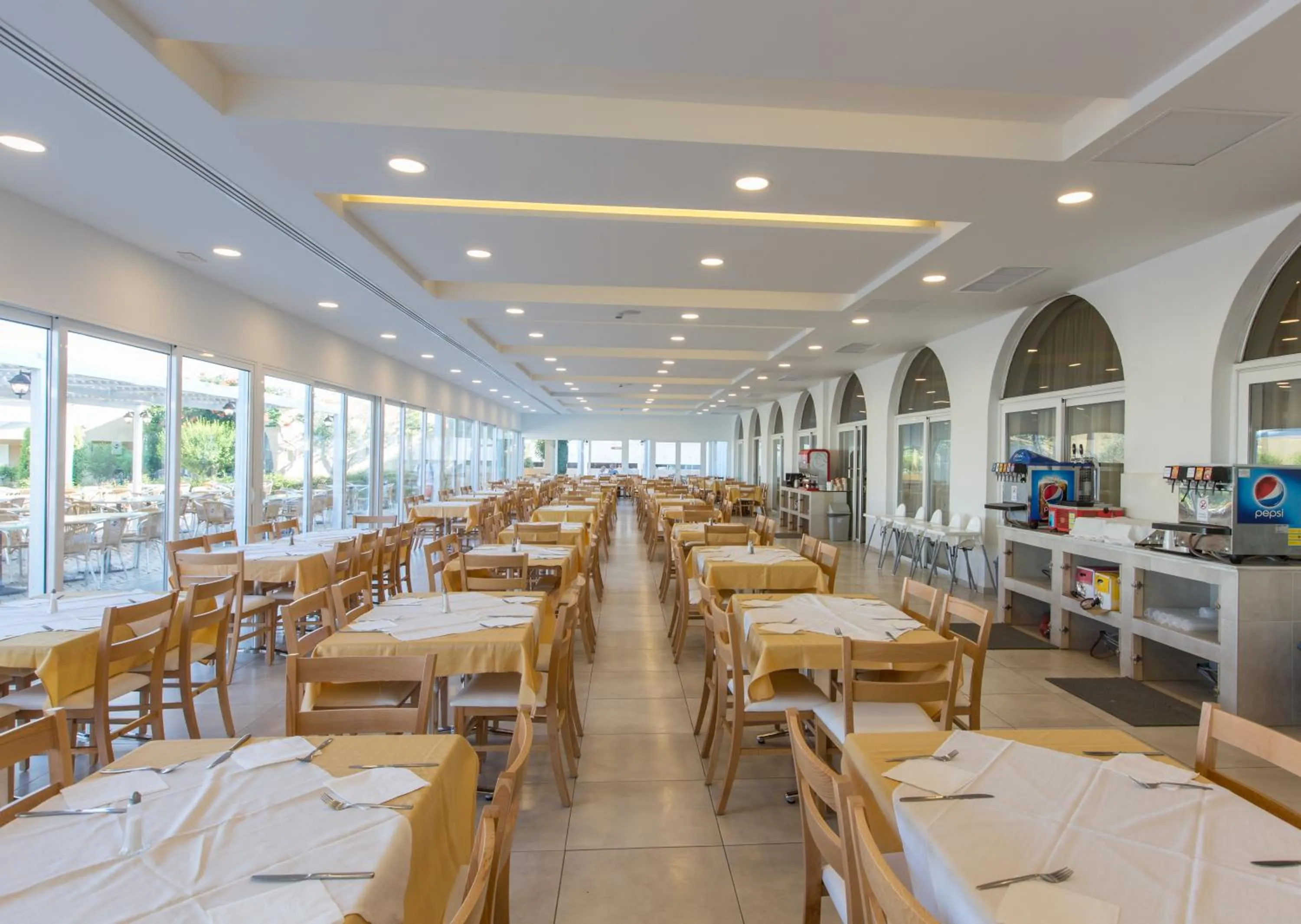 Restaurant/places to eat in Sun Palace Hotel