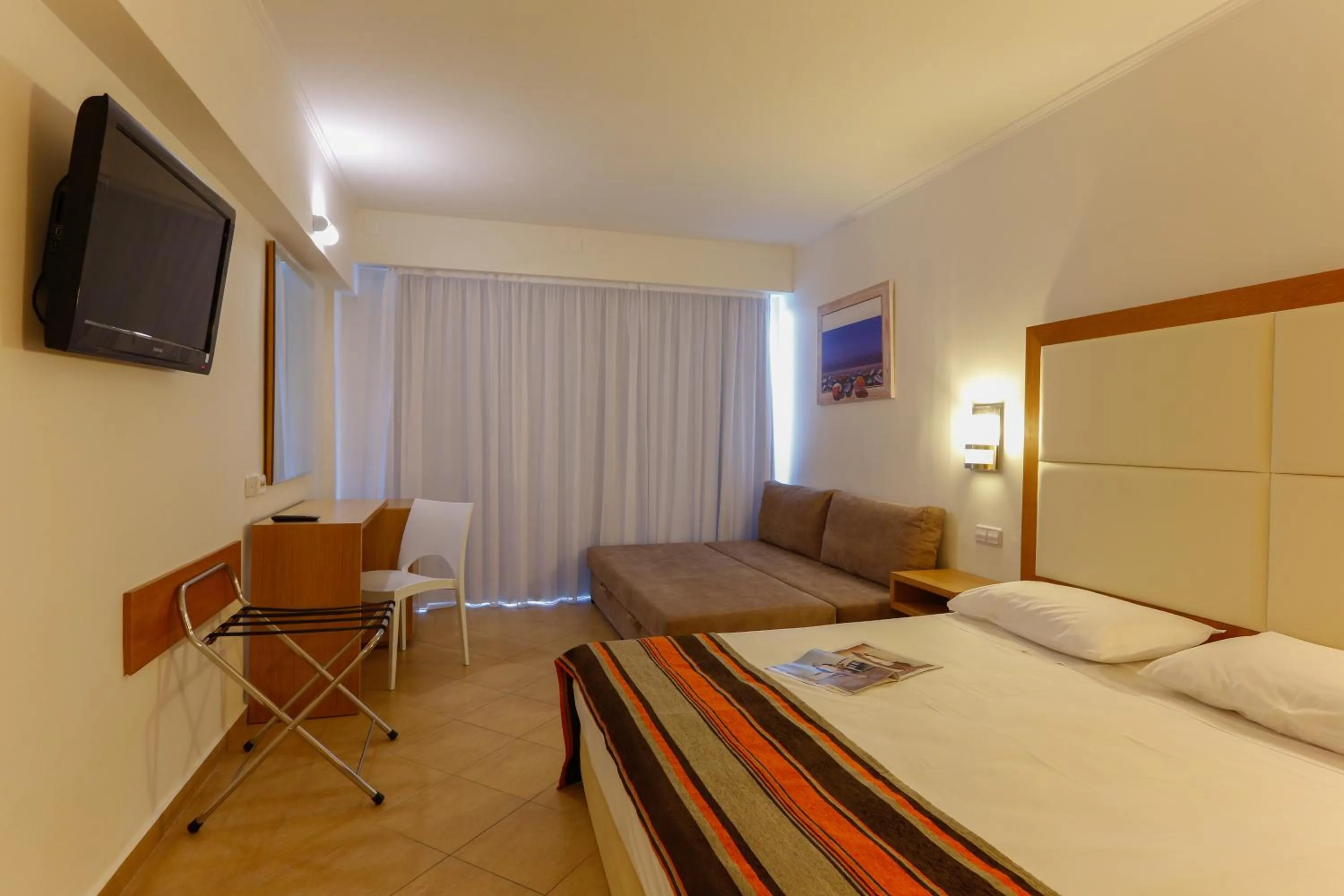 Photo of the whole room, Bed in Sun Palace Hotel