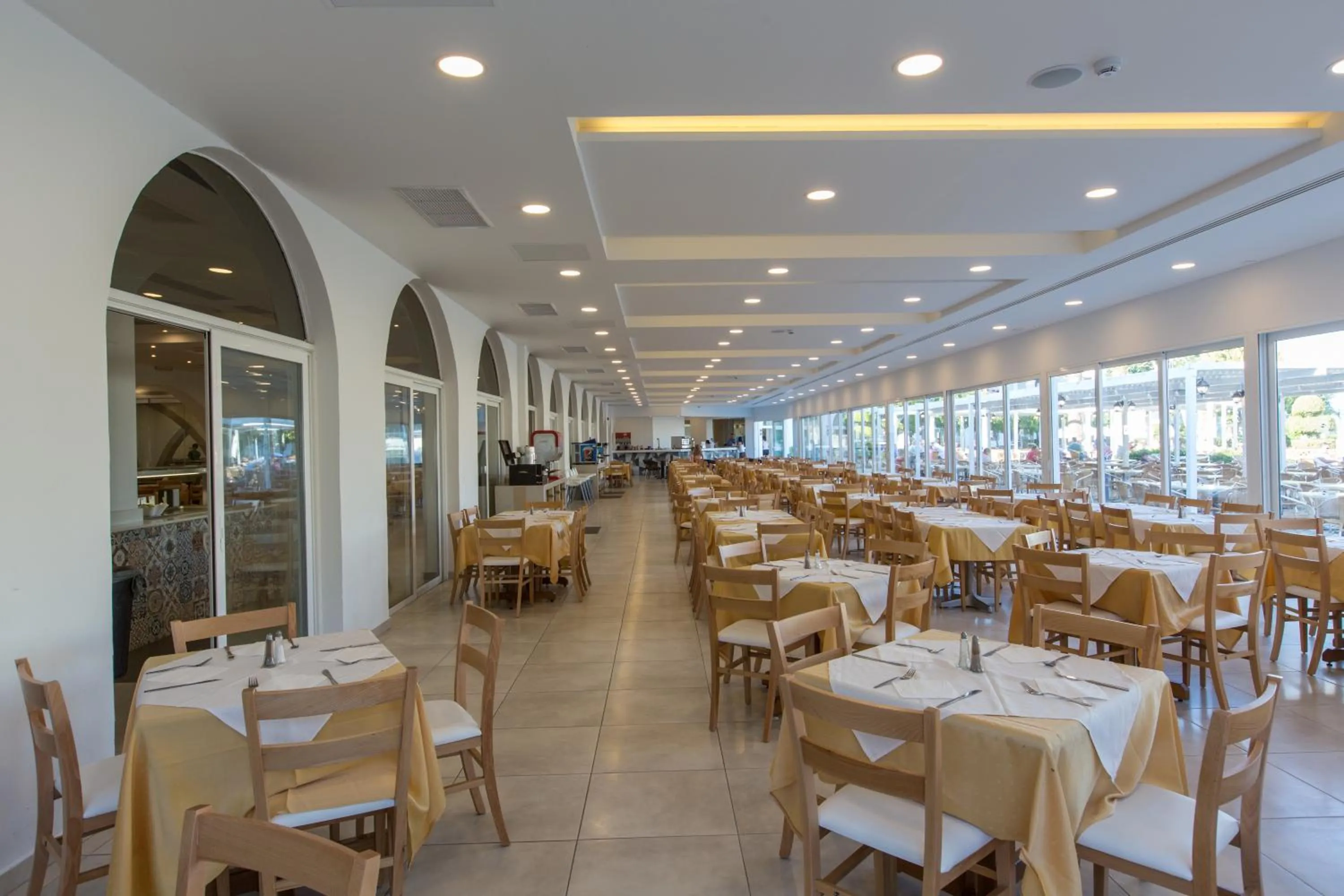 Restaurant/places to eat in Sun Palace Hotel