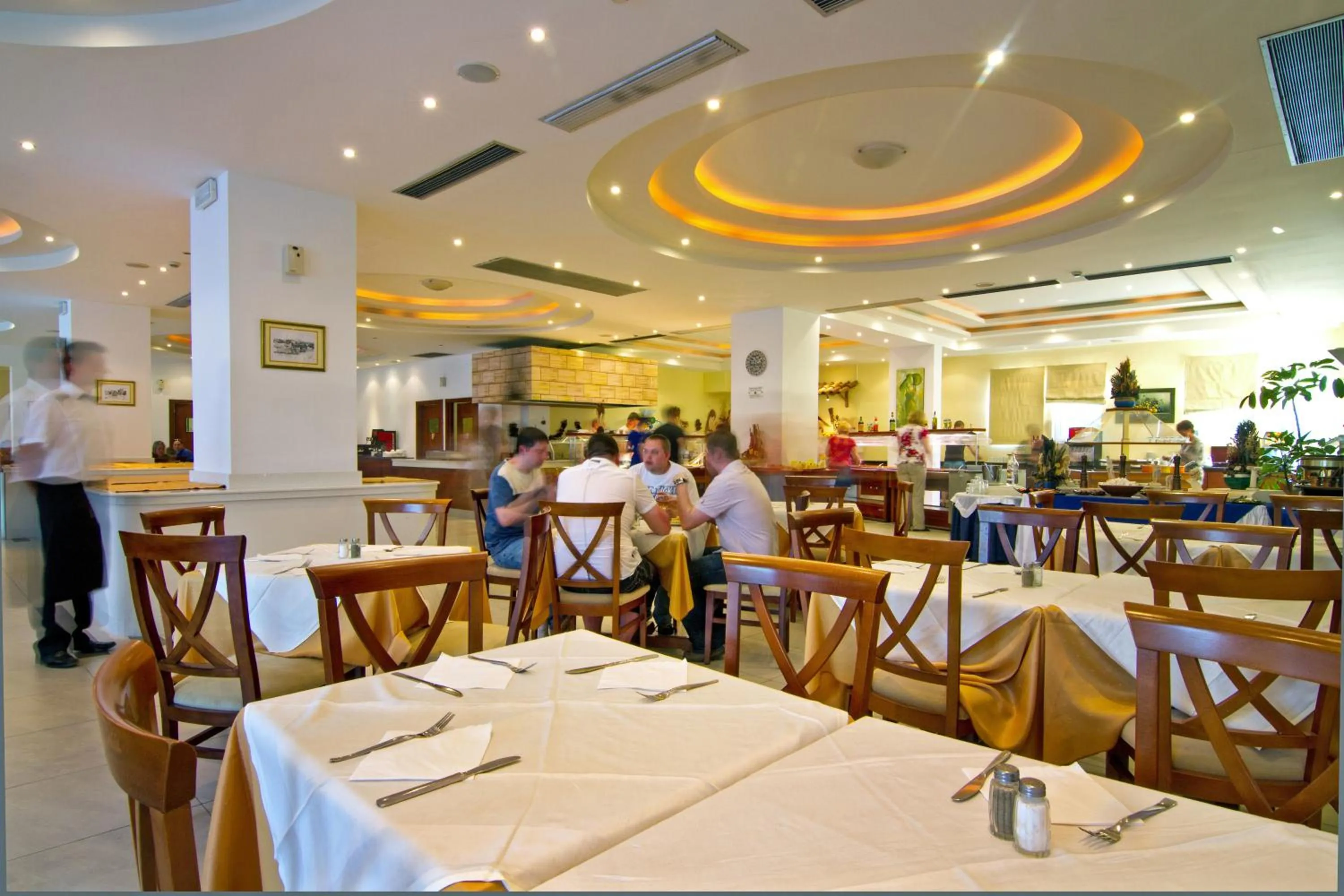 Restaurant/places to eat in Sun Palace Hotel