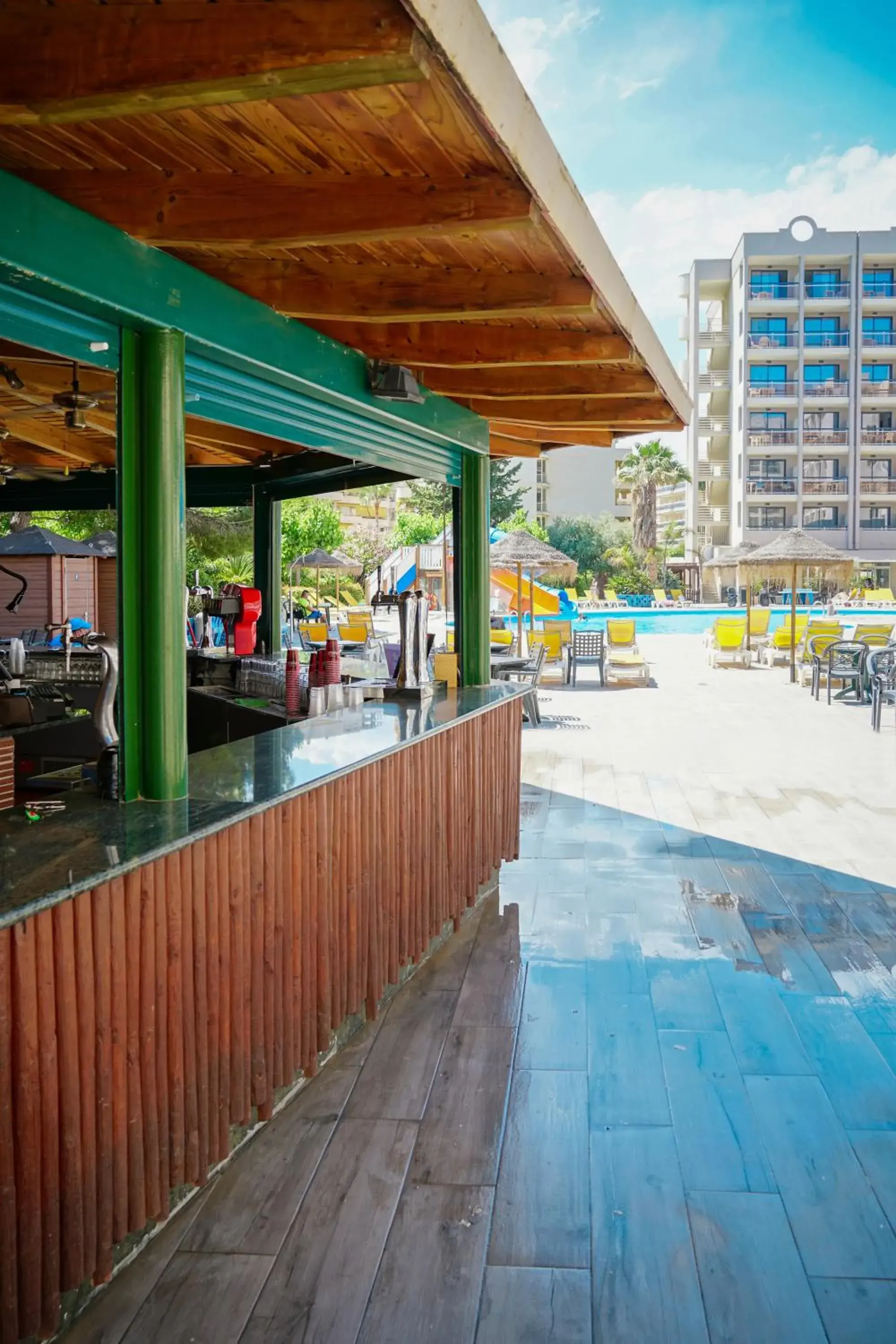 Lounge or bar in Ohtels Belvedere Lounge or bar in Ohtels Belvedere