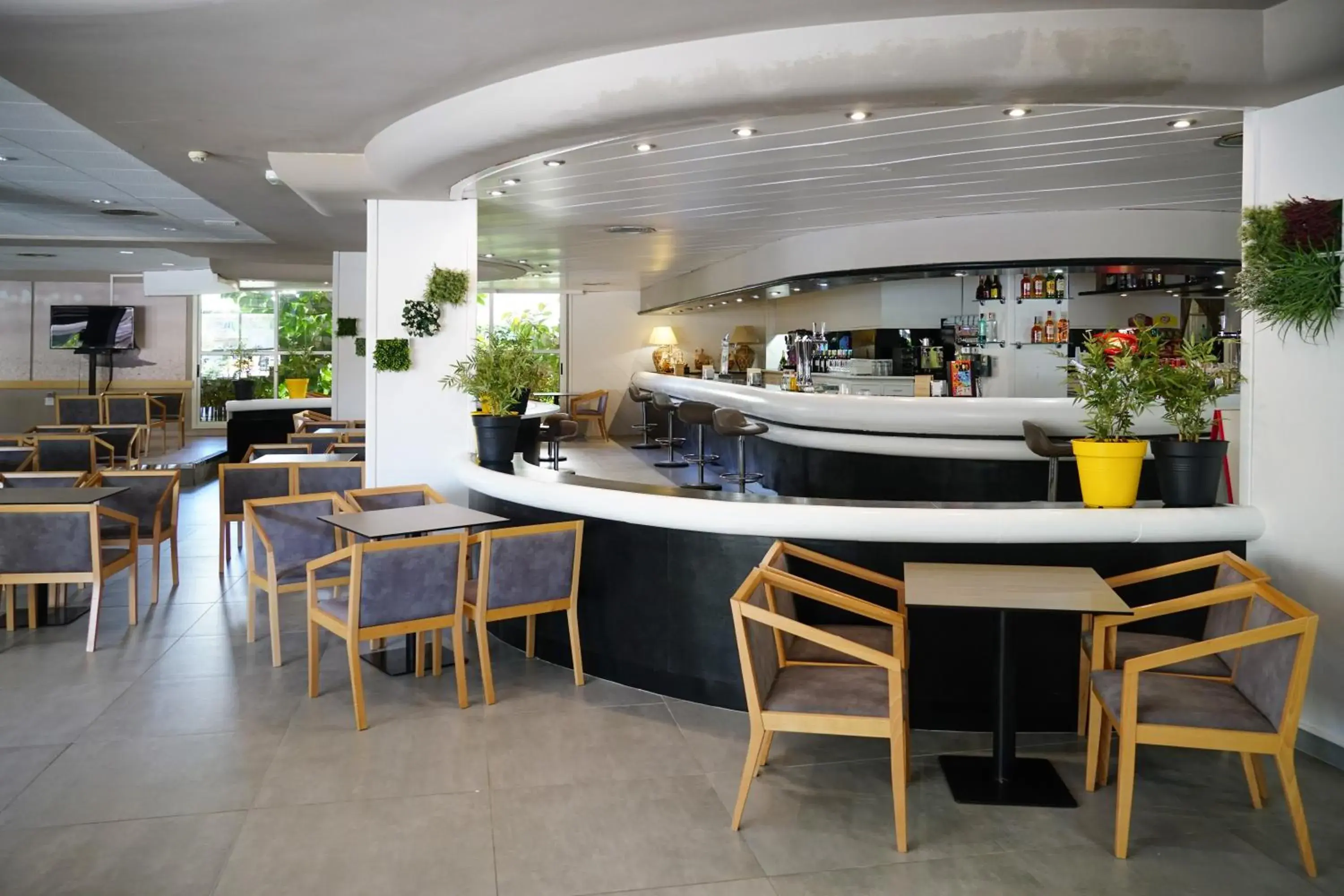 Lounge or bar in Ohtels Belvedere Lounge or bar in Ohtels Belvedere