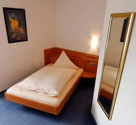 Bed in Hotel Zur Eisenbahn