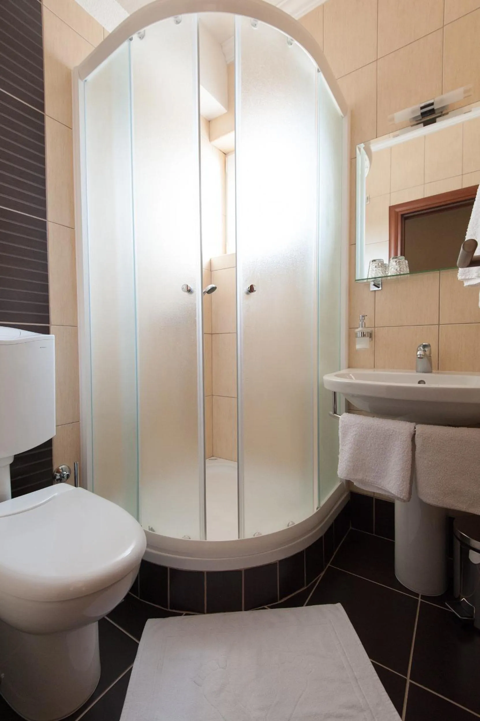 Toilet in Hotel Porat