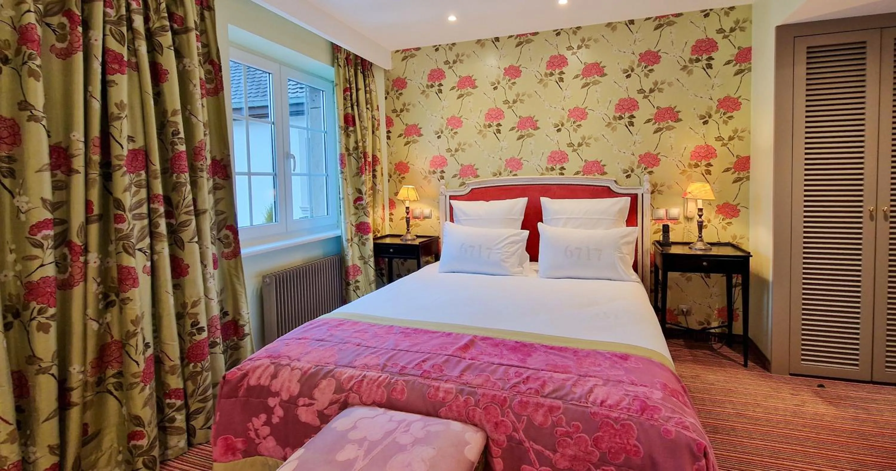 Bed in 6717 Nature Hôtel & Spa Le Clos des Délices