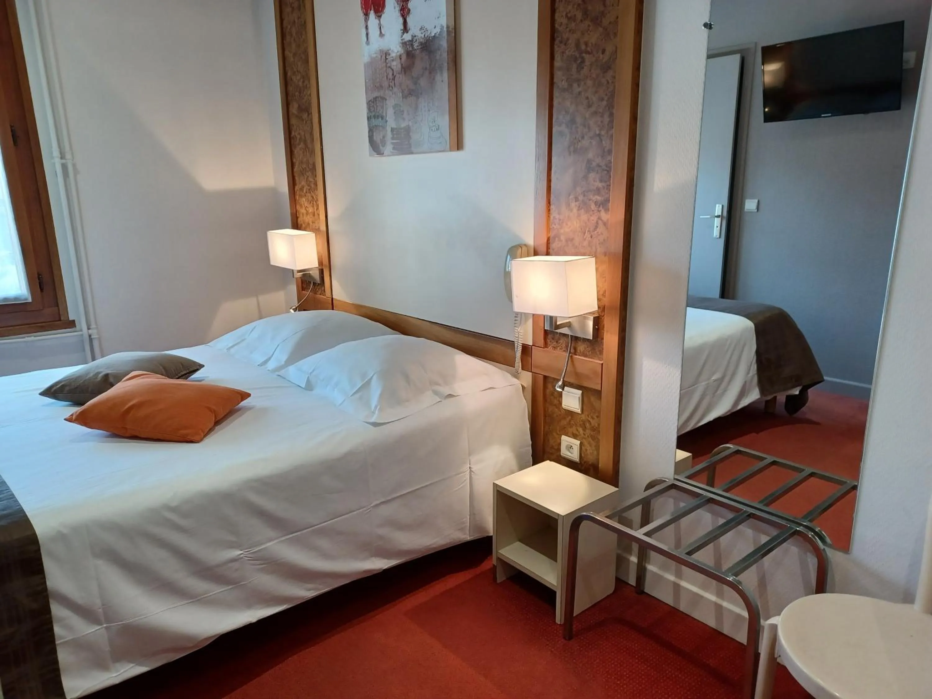 Bedroom, Bed in Logis Hôtel Restaurant Bellevue Annecy