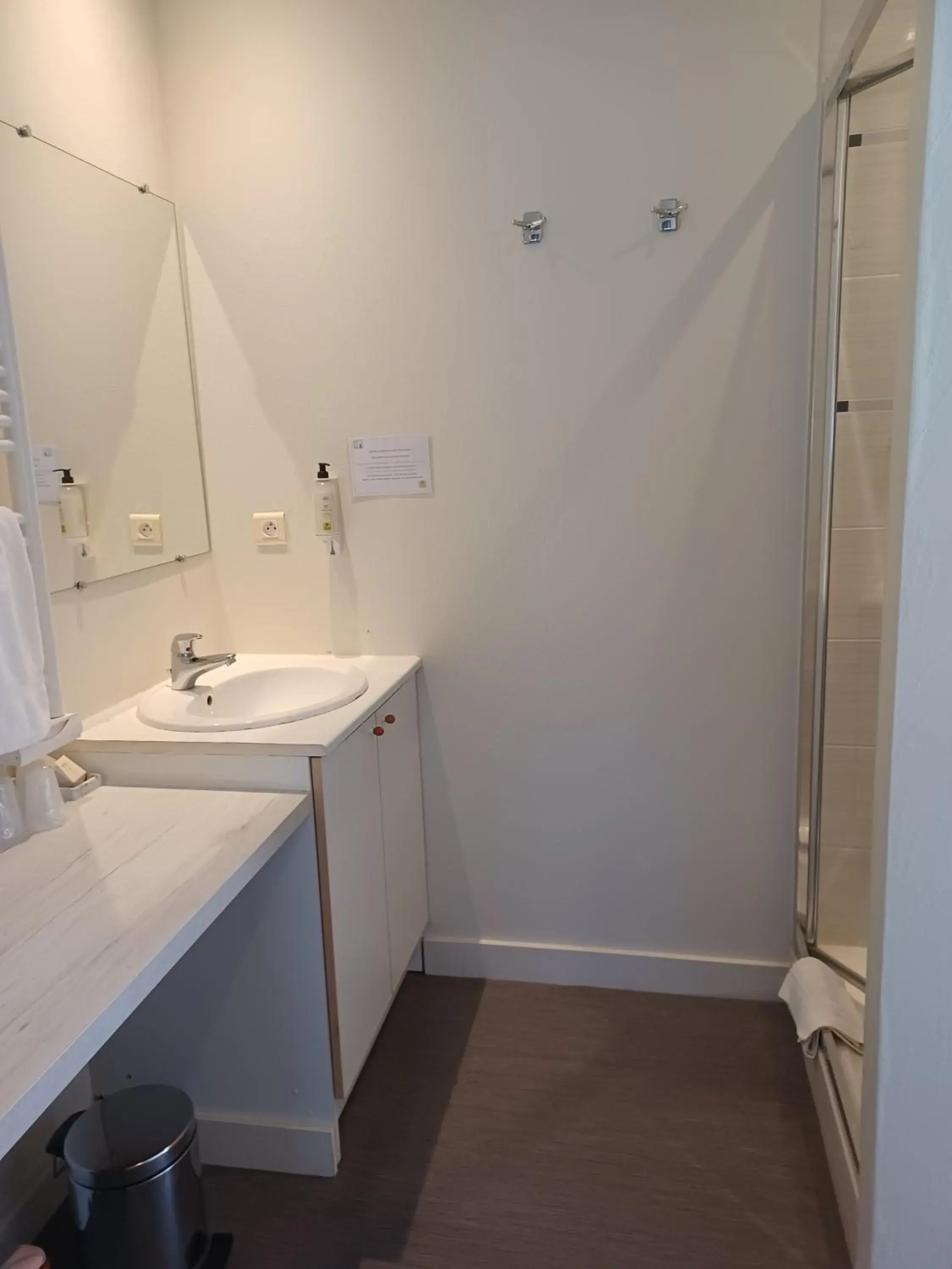 Bathroom in Logis Hôtel Restaurant Bellevue Annecy Bathroom in Logis Hôtel Restaurant Bellevue Annecy