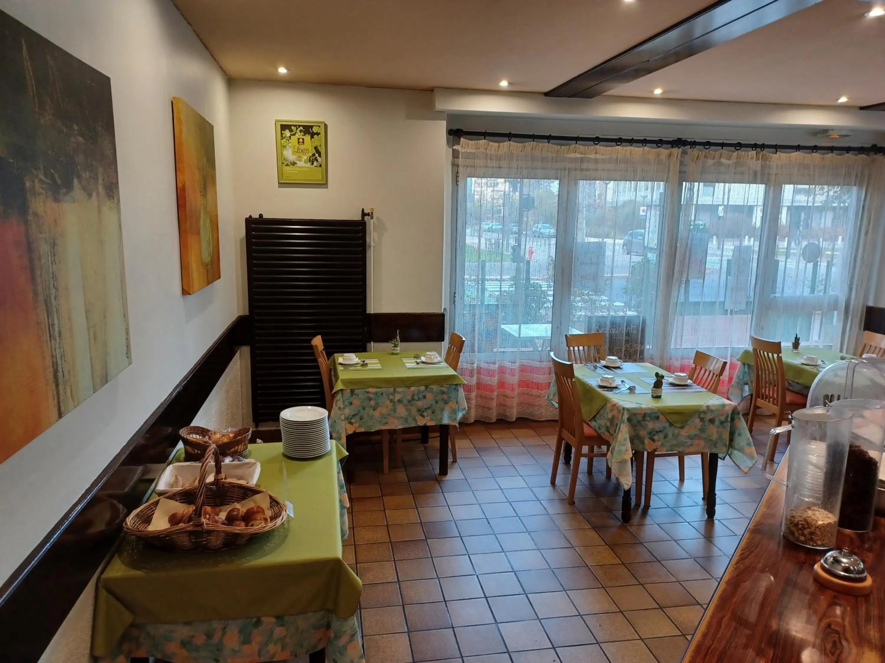 Breakfast in Logis Hôtel Restaurant Bellevue Annecy