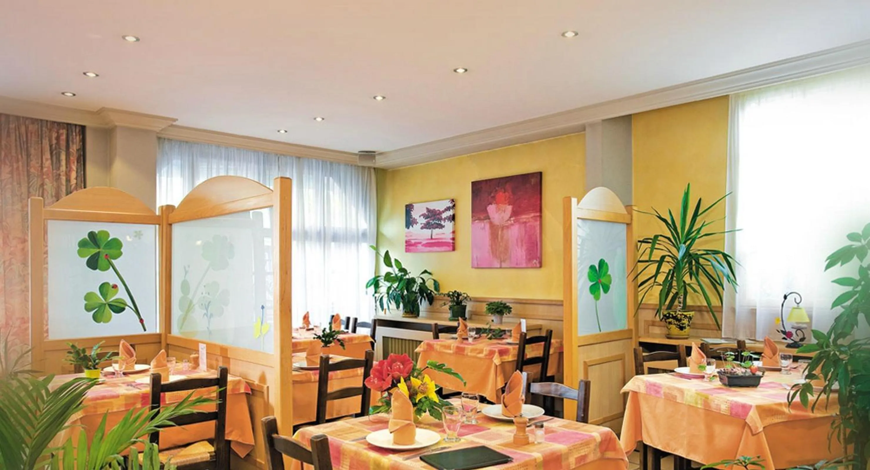 Restaurant/places to eat in Logis Hôtel Restaurant Bellevue Annecy