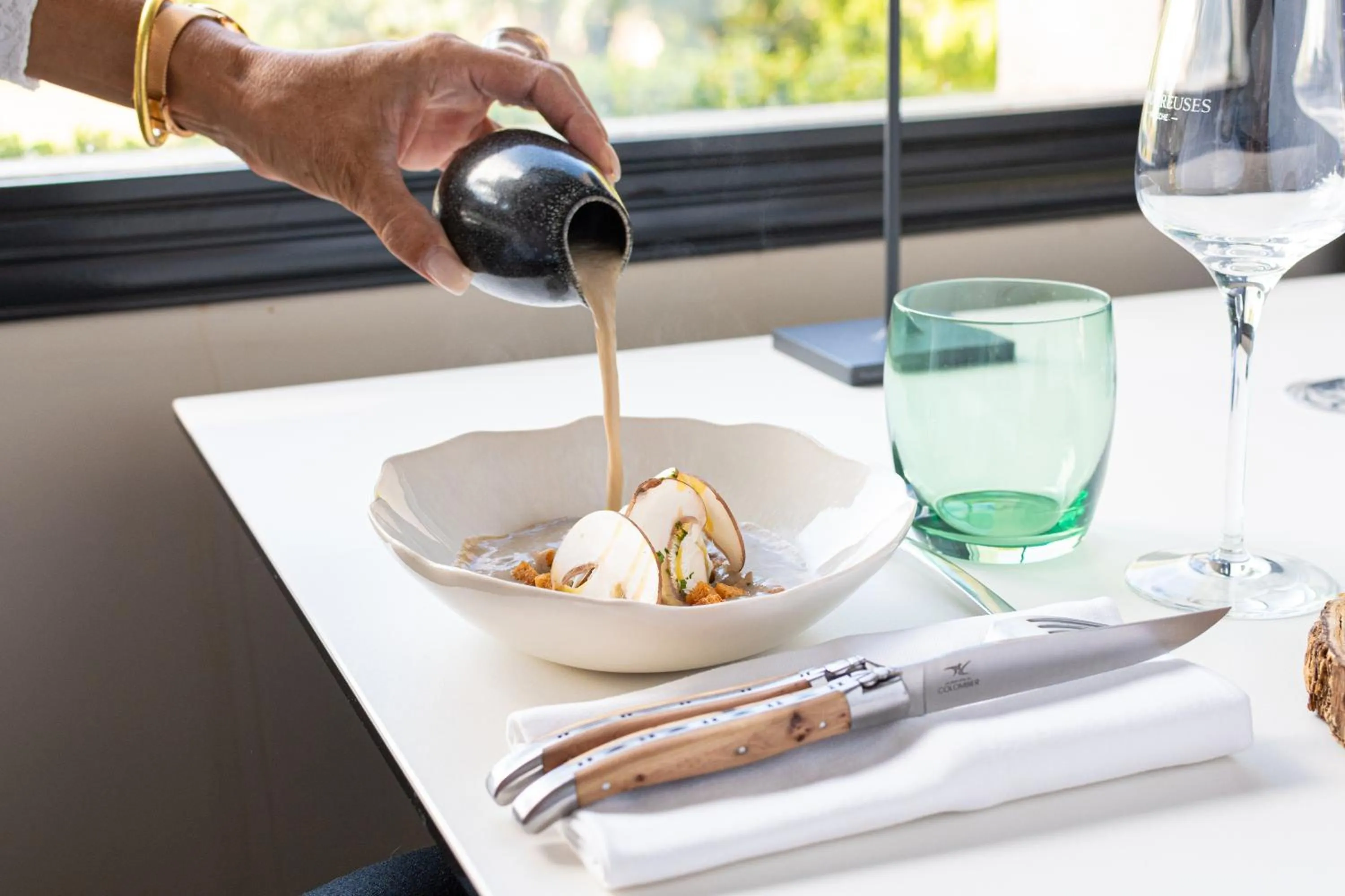 Restaurant/places to eat in Le Domaine Du Colombier