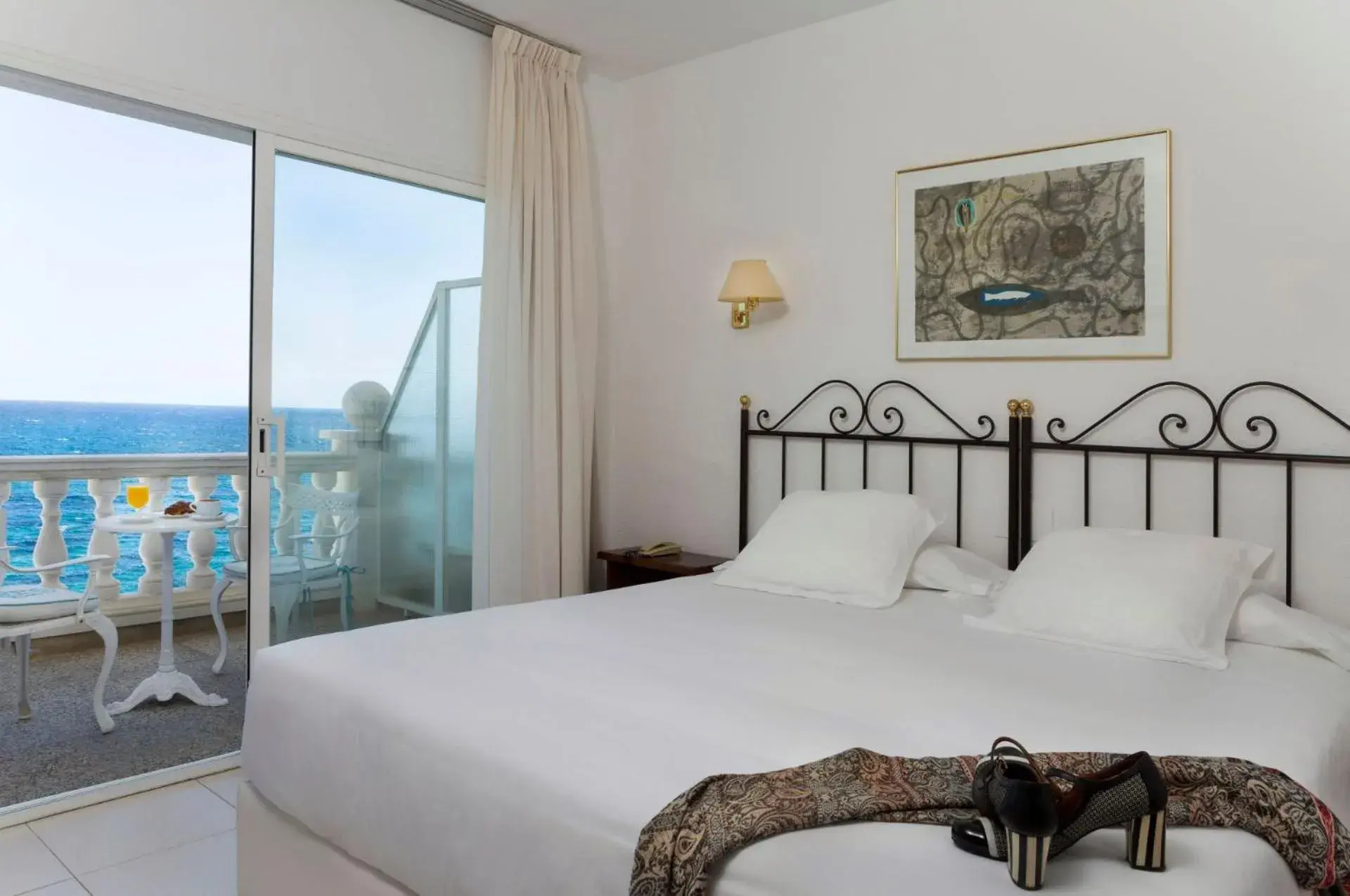Superior Double or Twin Room with Sea View in Hotel Costa Brava Superior Double or Twin Room with Sea View in Hotel Costa Brava