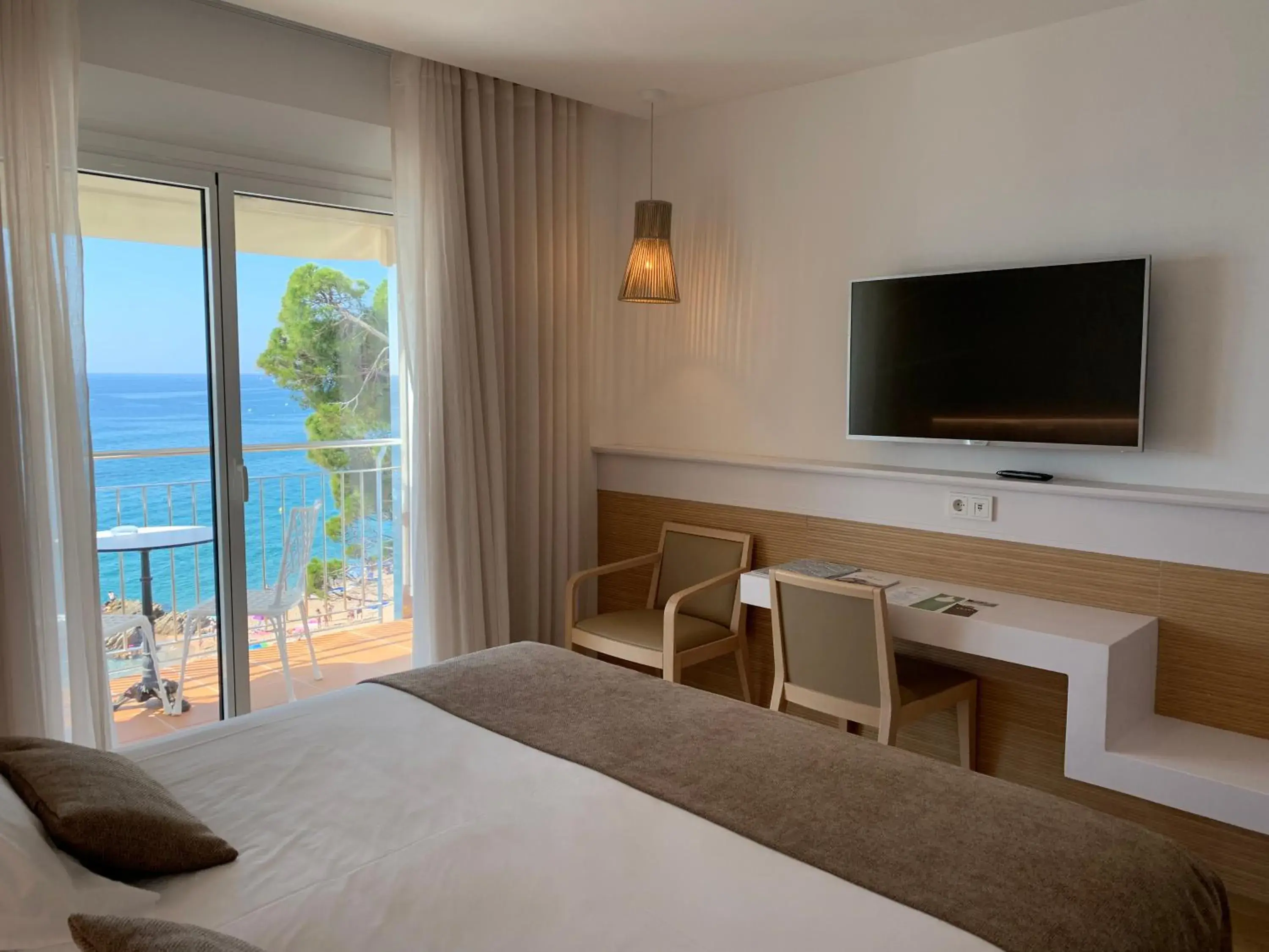 Balcony/Terrace, Bed in Hotel Costa Brava Balcony/Terrace, Bed in Hotel Costa Brava